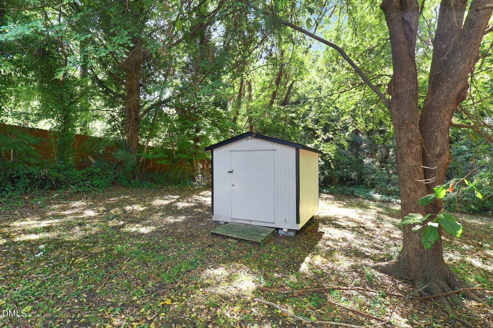 908 E Jones Street Property Photo 20
