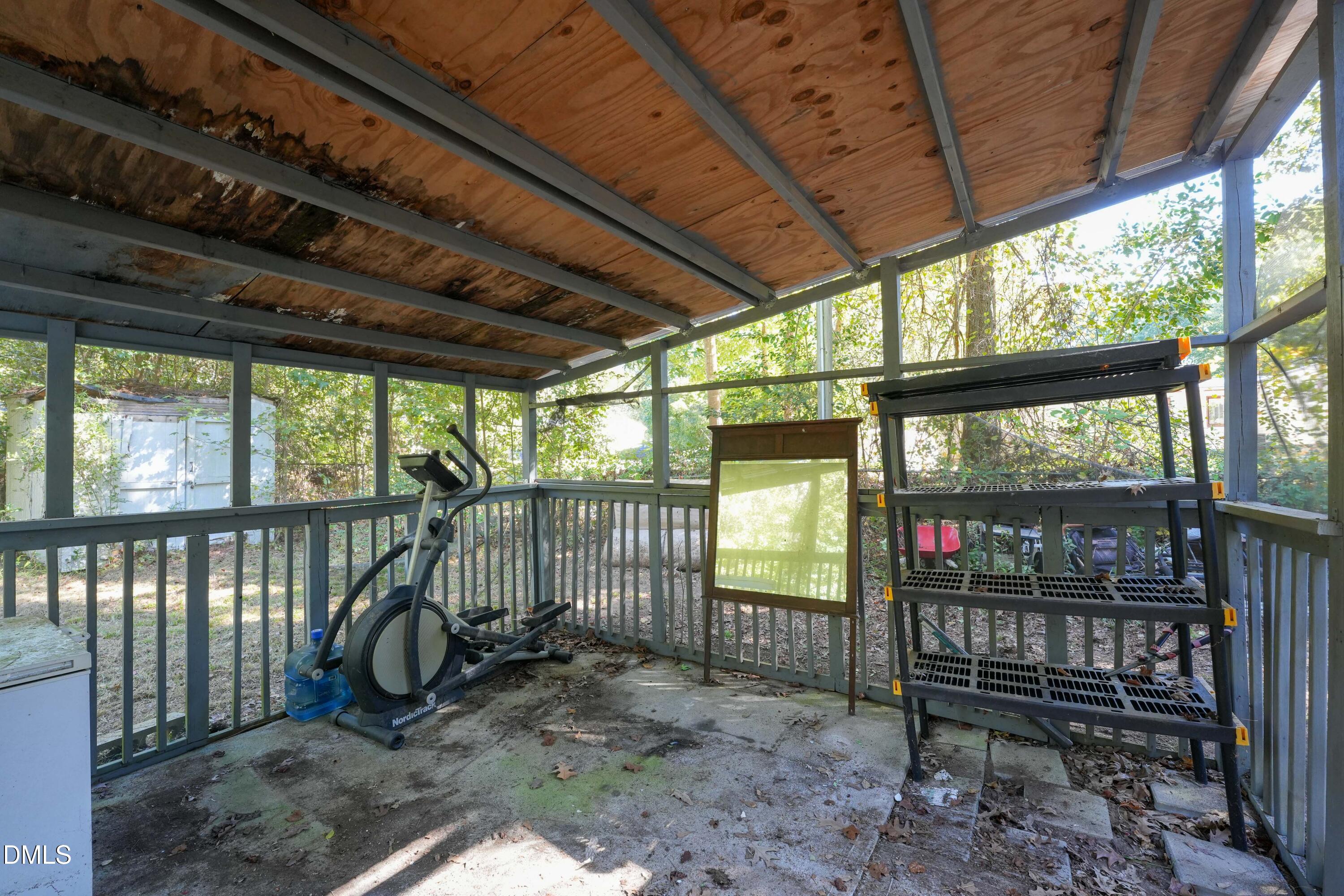 102 Par Circle Property Photo 29