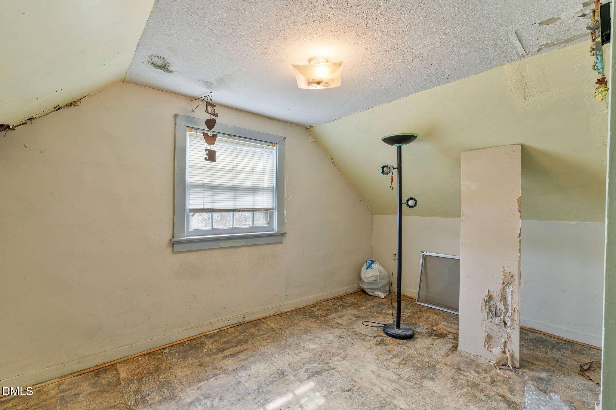410 E 2nd Street Property Photo 15