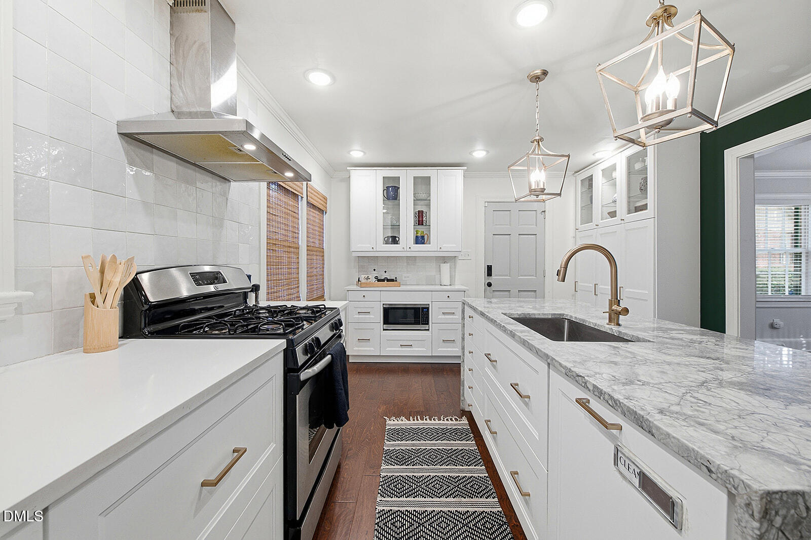 1108 Peachtree Place Nw Property Photo 2