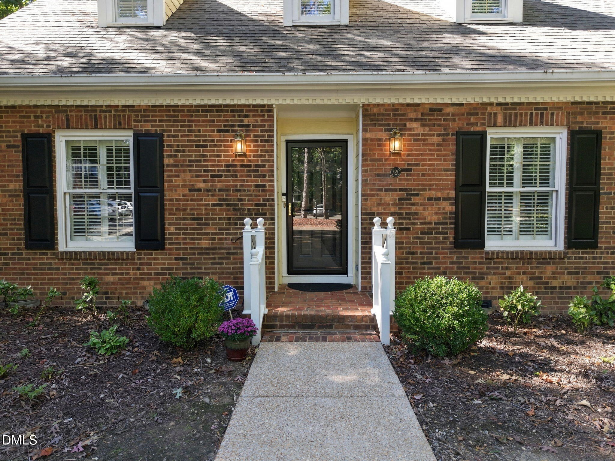 720 Weathergreen Drive Property Photo 3