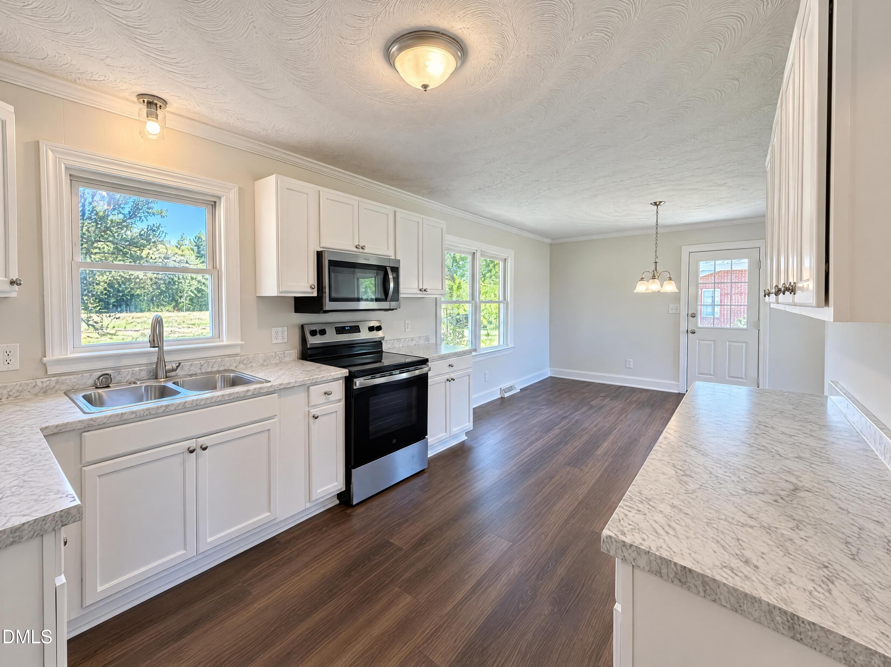 5244 Lindsey Road Property Photo 4