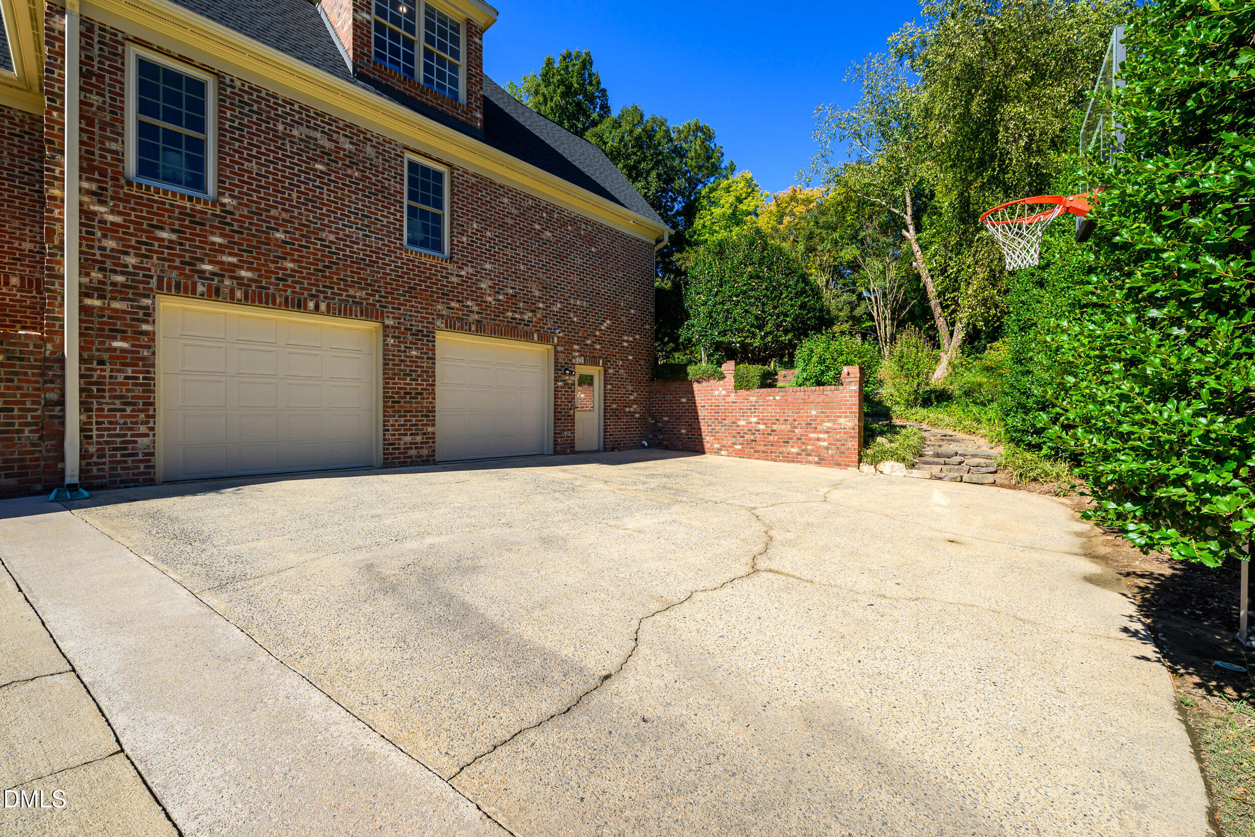 3909 Hemsbury Way Property Photo 4