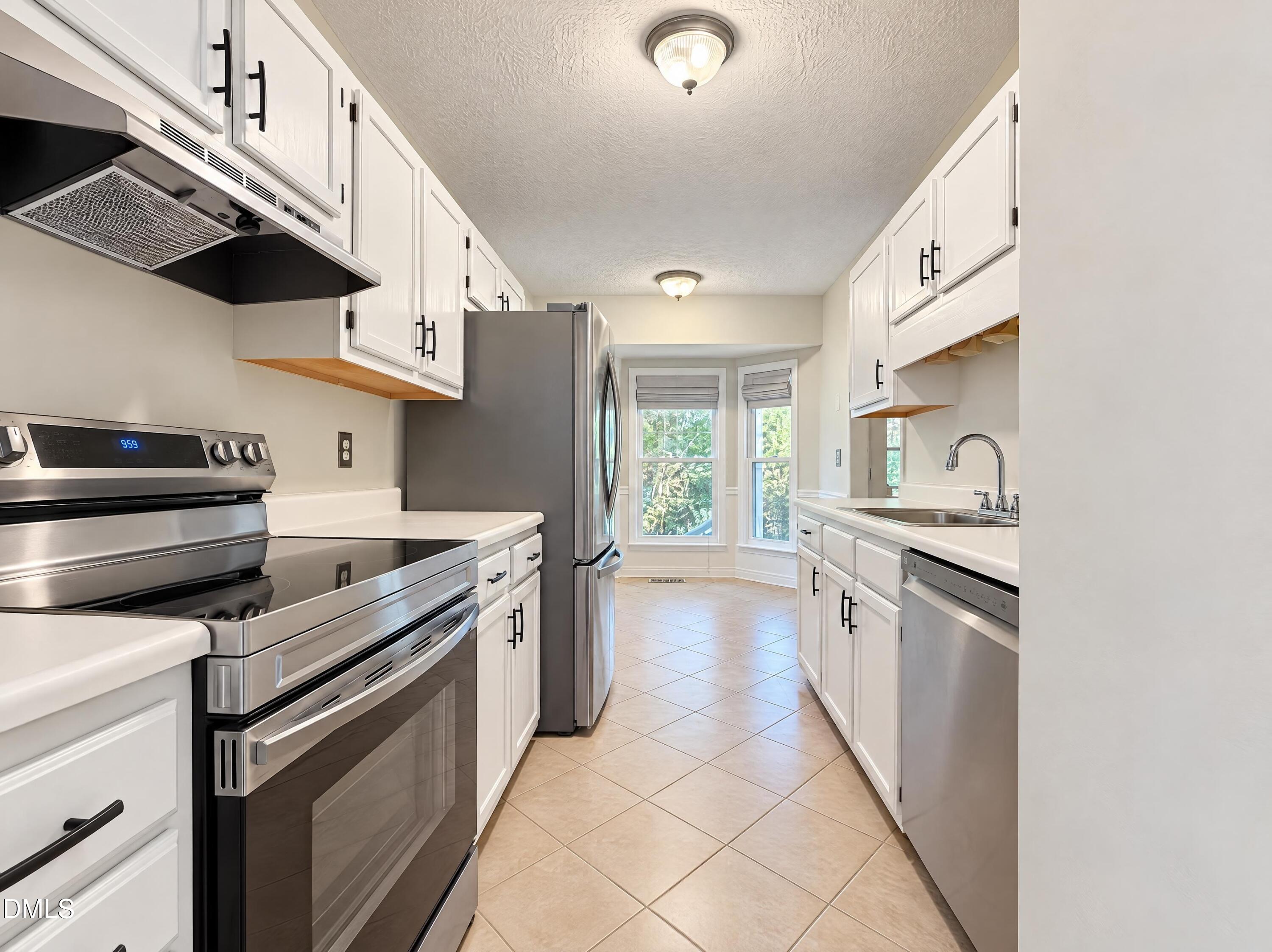 1290 Arailia Drive Property Photo 2