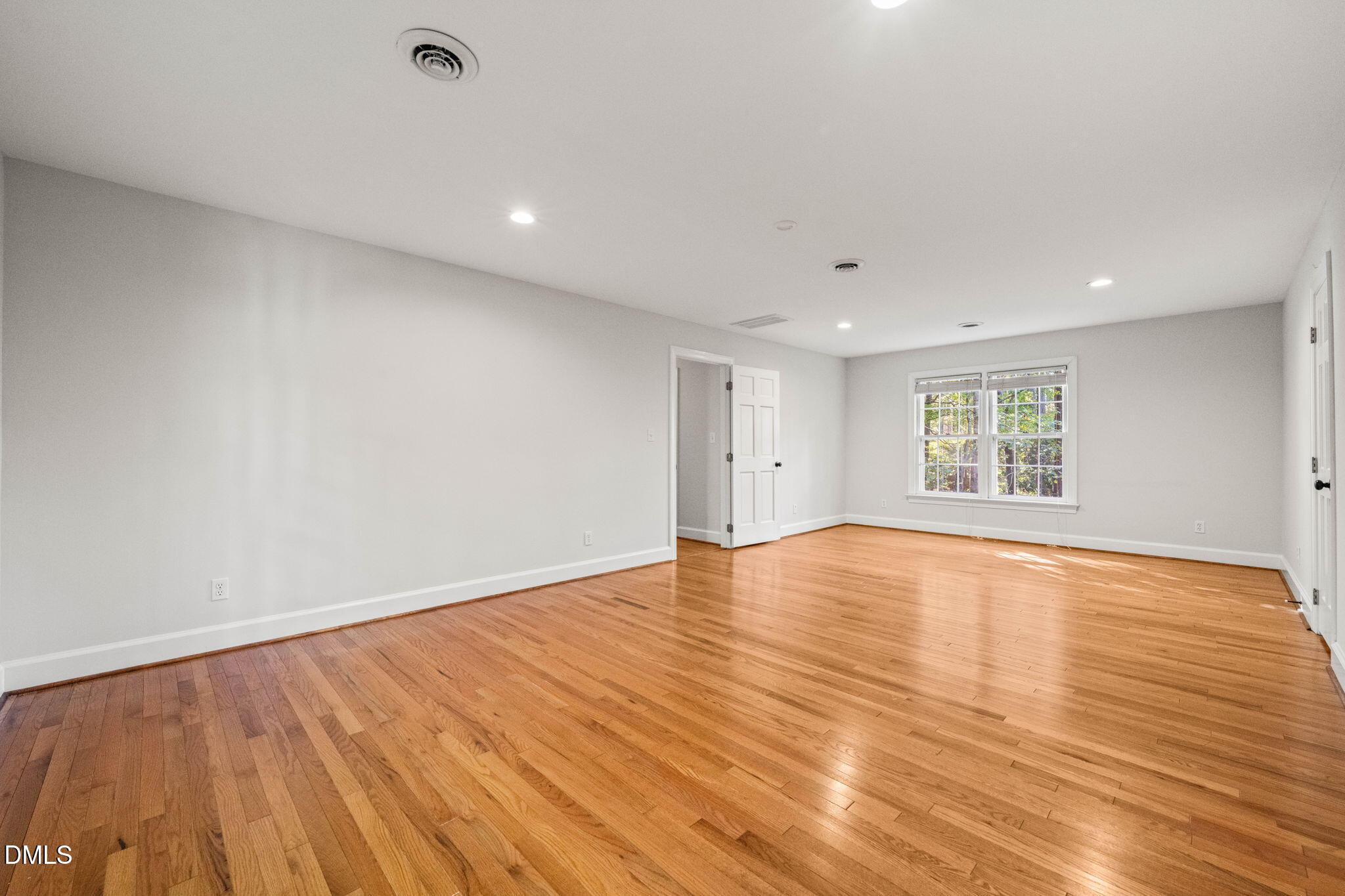 8817 Stonegate Drive Property Photo 16