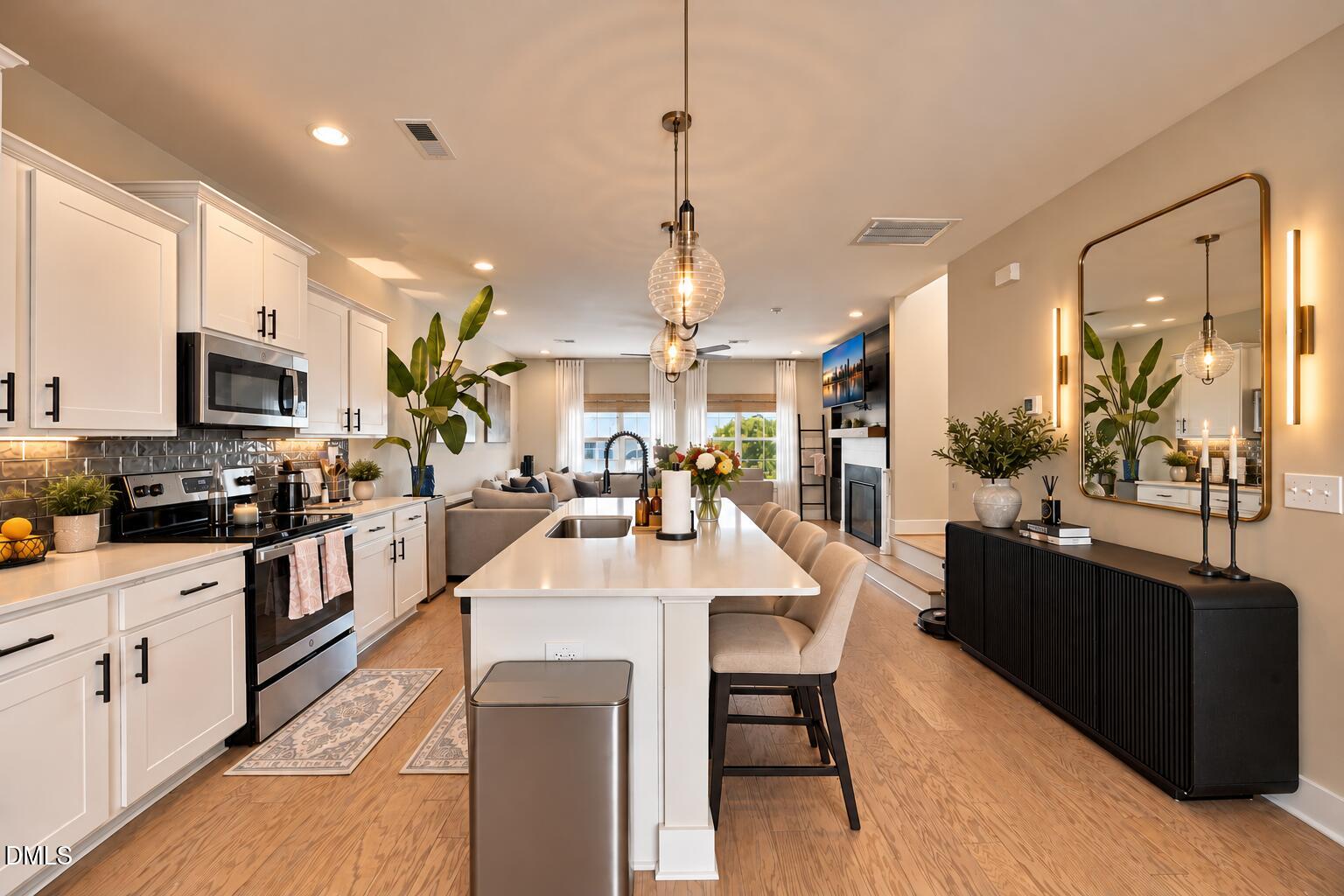 8111 Diversy Way Property Photo 9