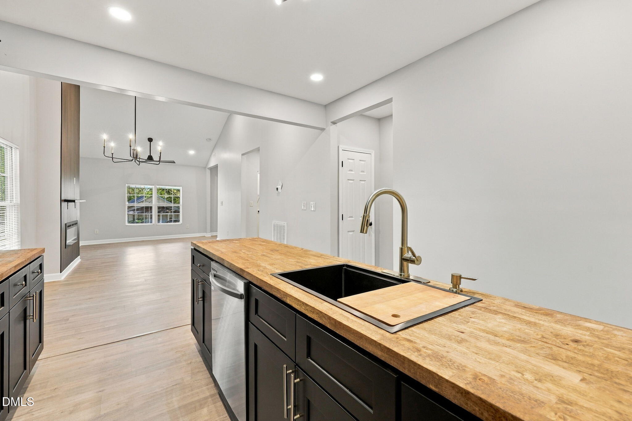 109 N Dunn Street Property Photo 4
