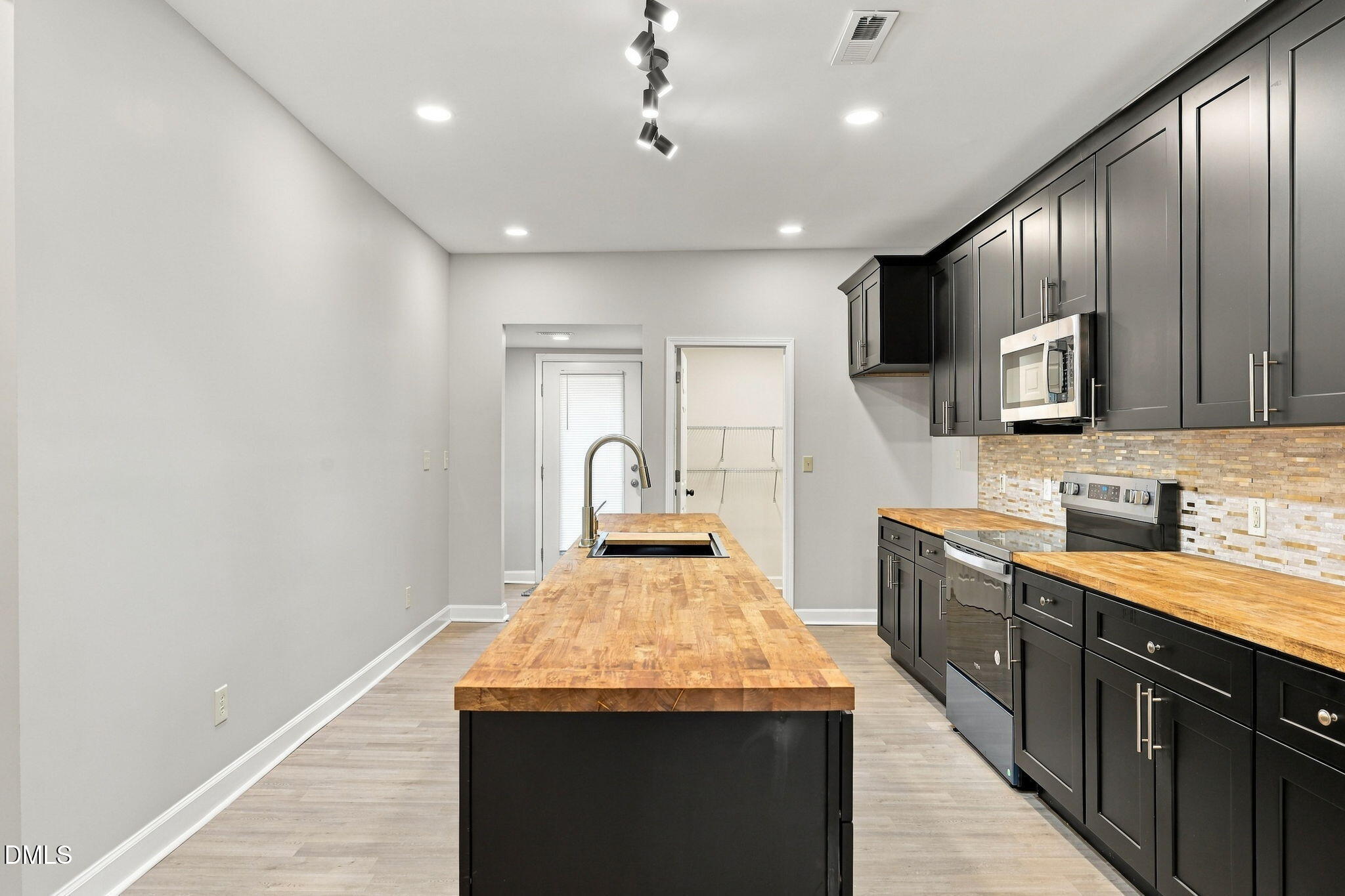 109 N Dunn Street Property Photo 6