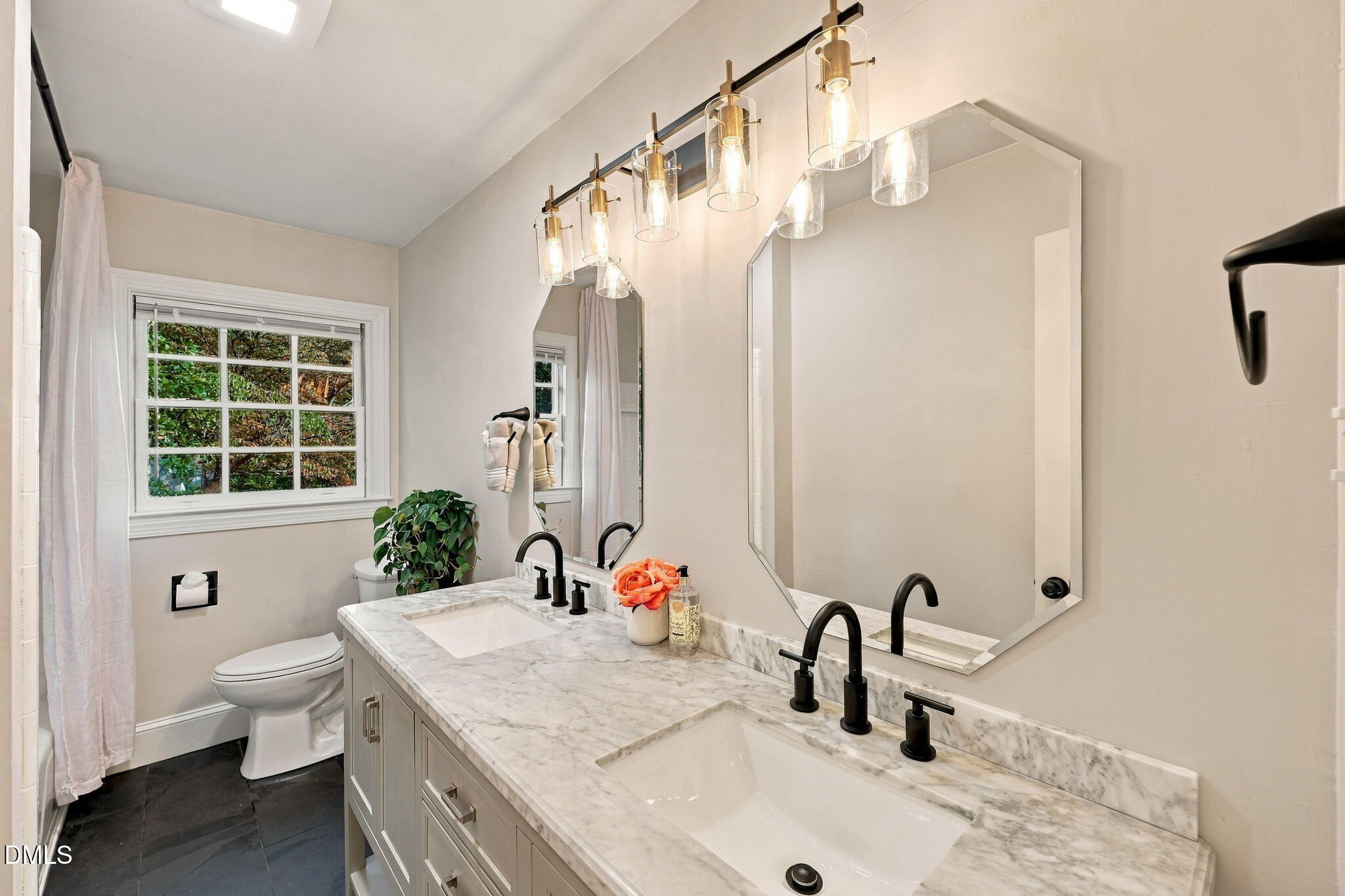 6700 Valley Lake Drive Property Photo 4