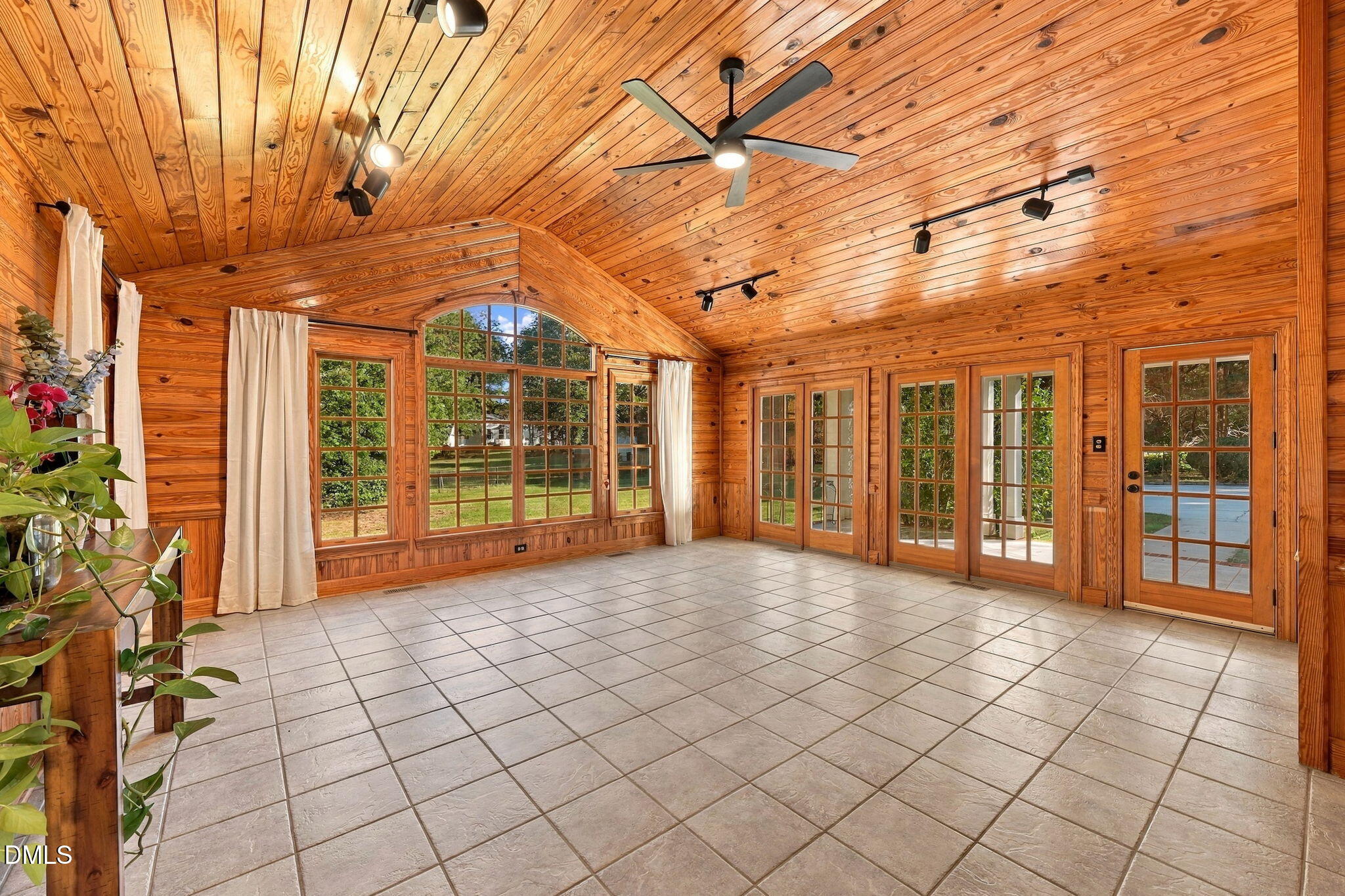 6700 Valley Lake Drive Property Photo 5