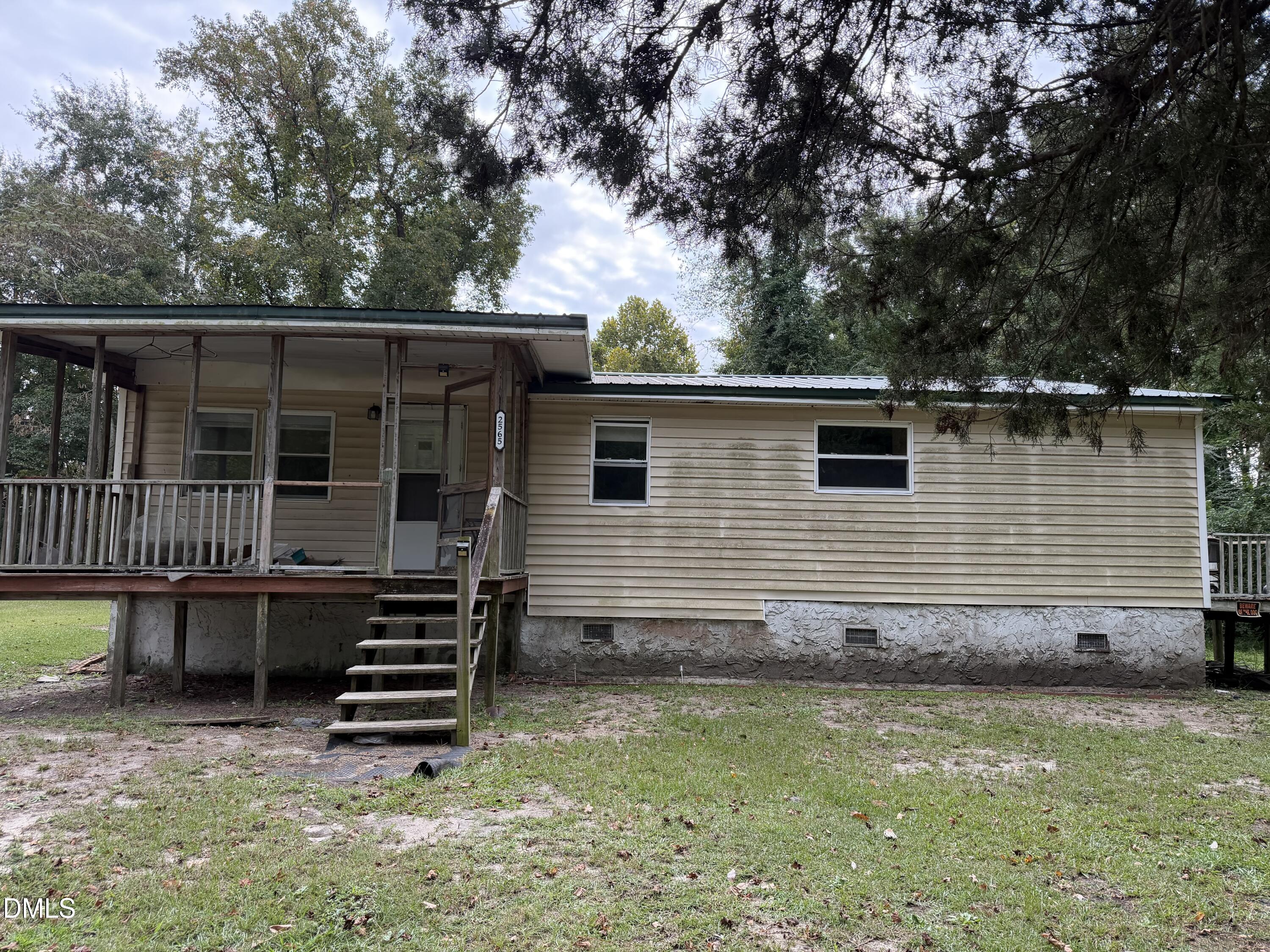 2565 Streets Ferry Road Property Photo 1