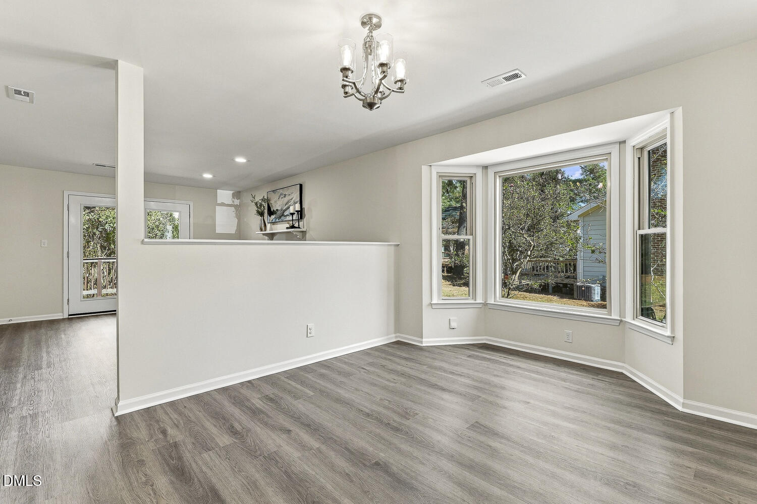 5413 Sharpe Drive Property Photo 3