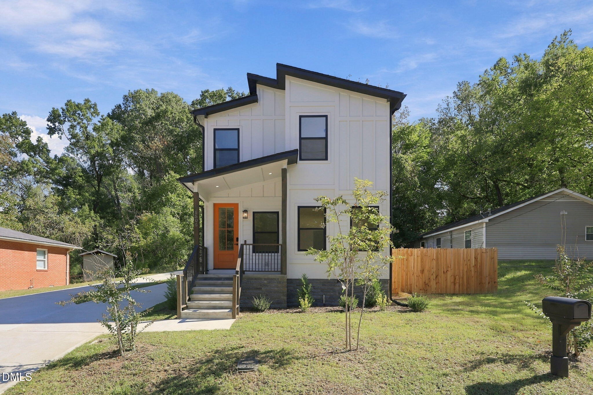 1506 N Hyde Park Avenue Property Photo 1