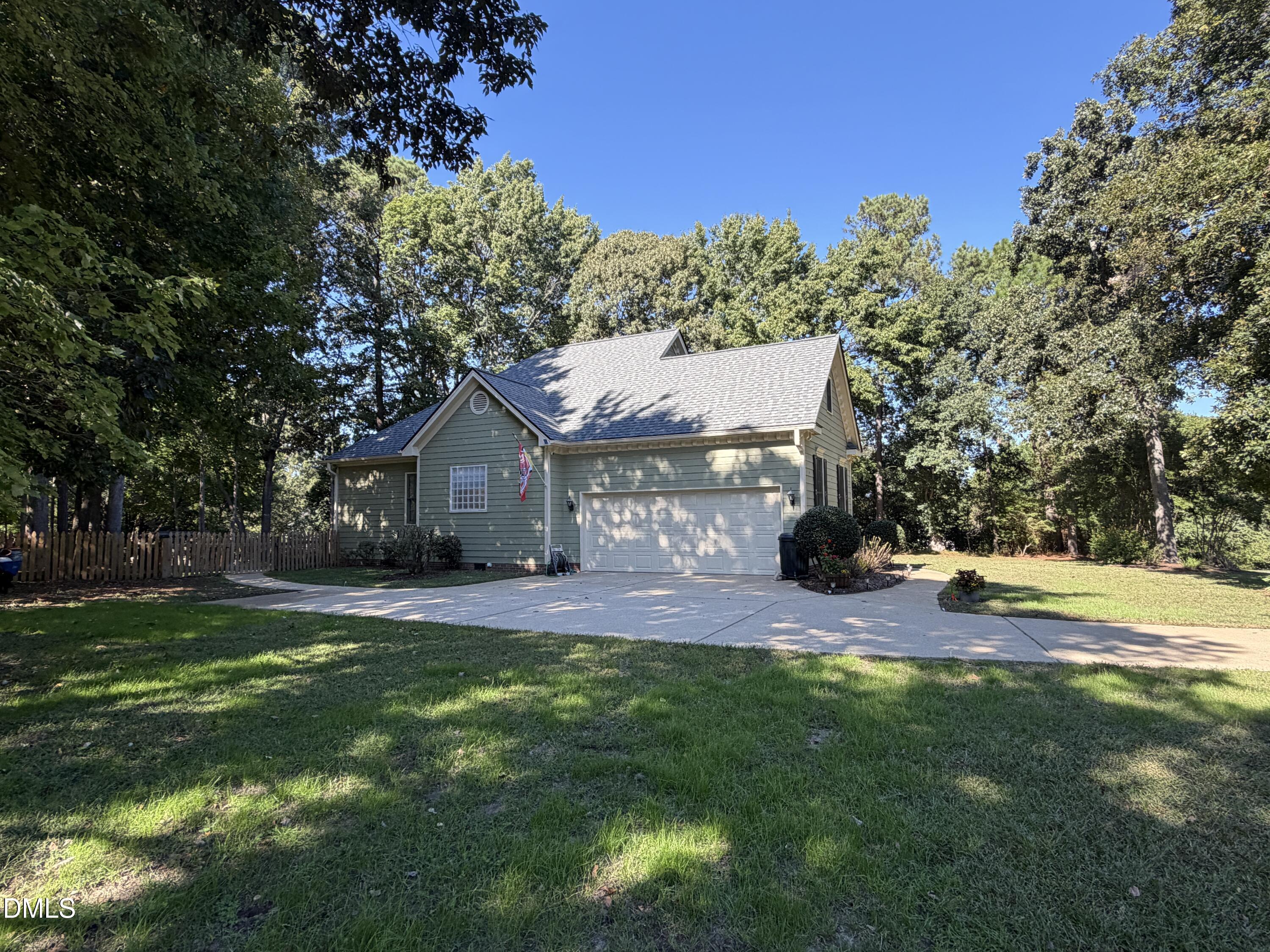 3200 Oaklyn Springs Drive Property Photo 3