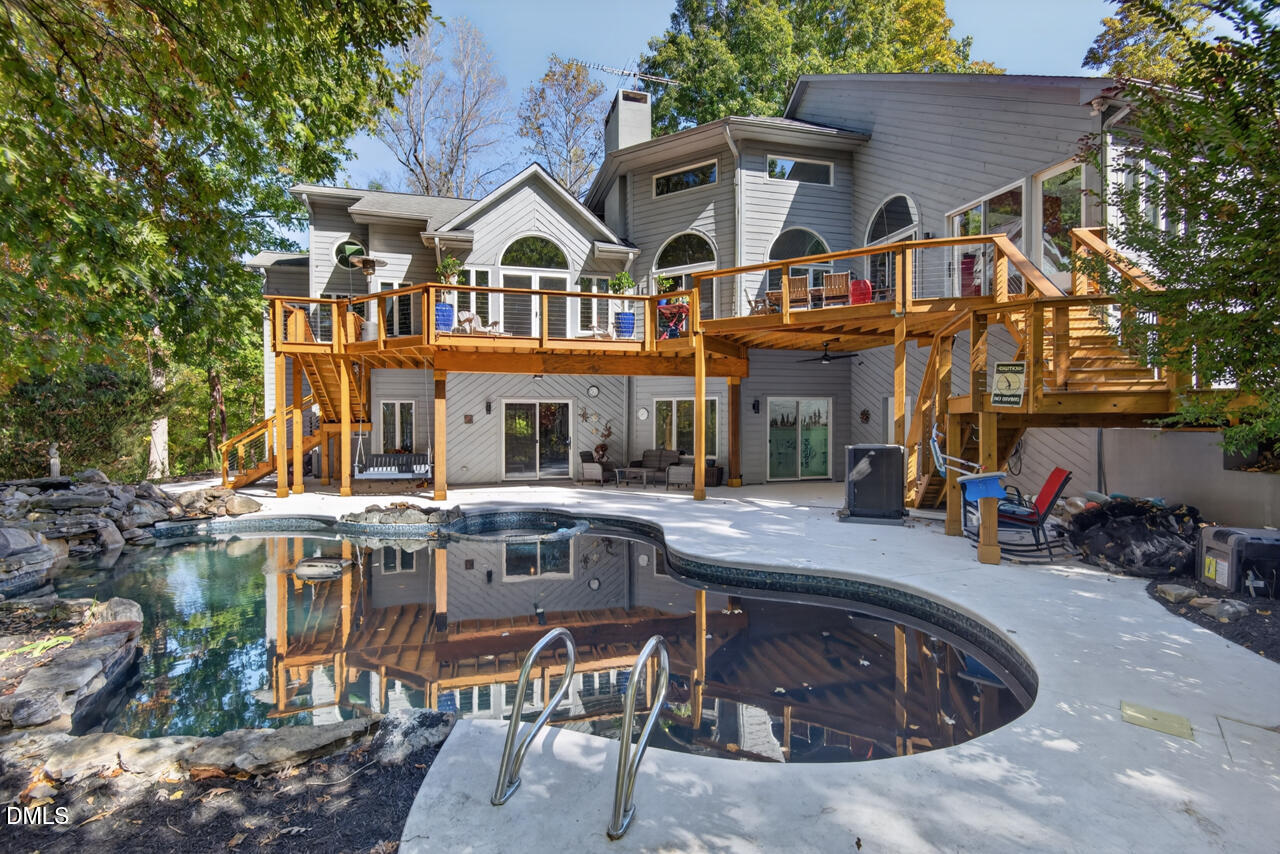1070 Foxcliff Drive Property Photo 1