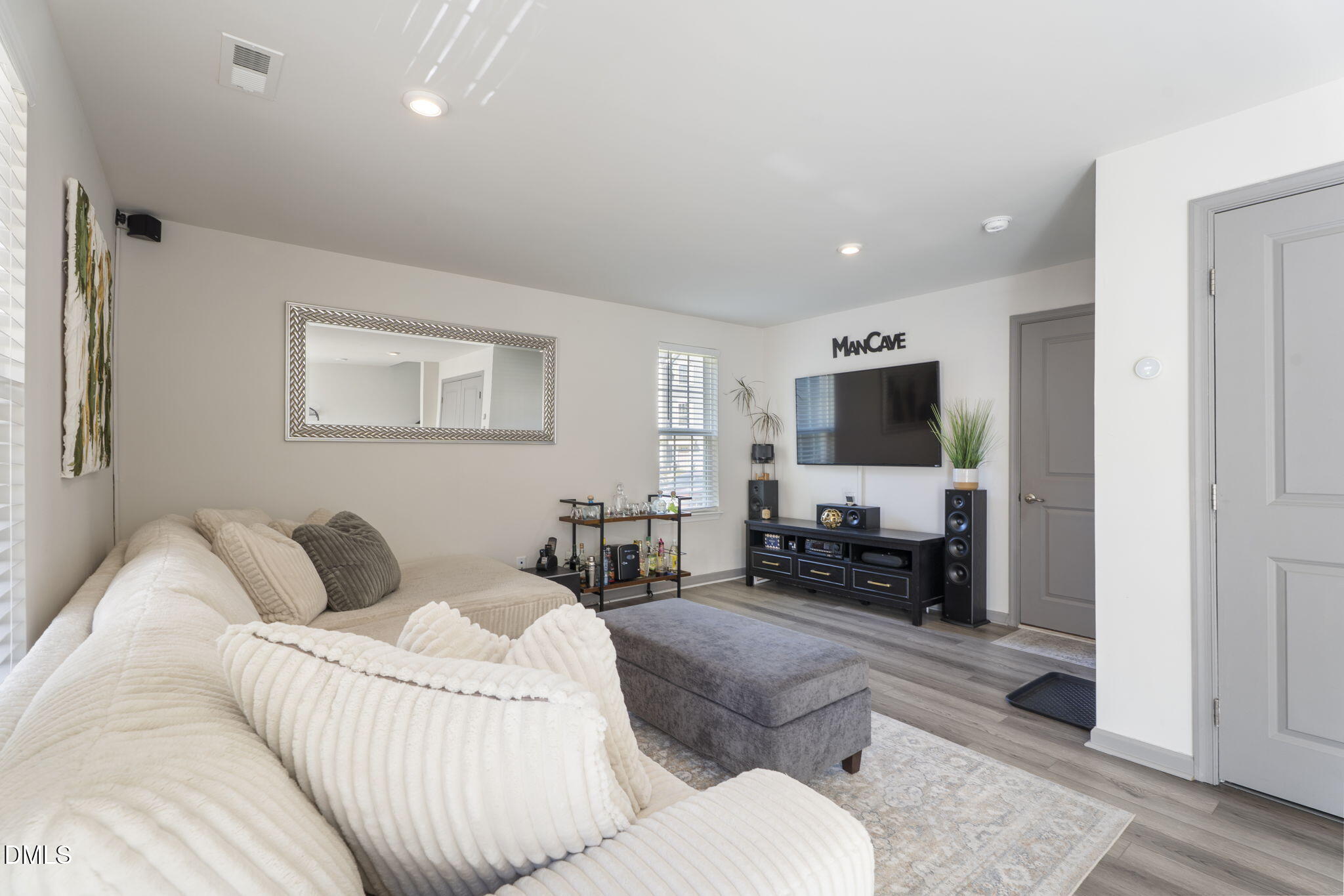 408 Cross Country Way Property Photo 6