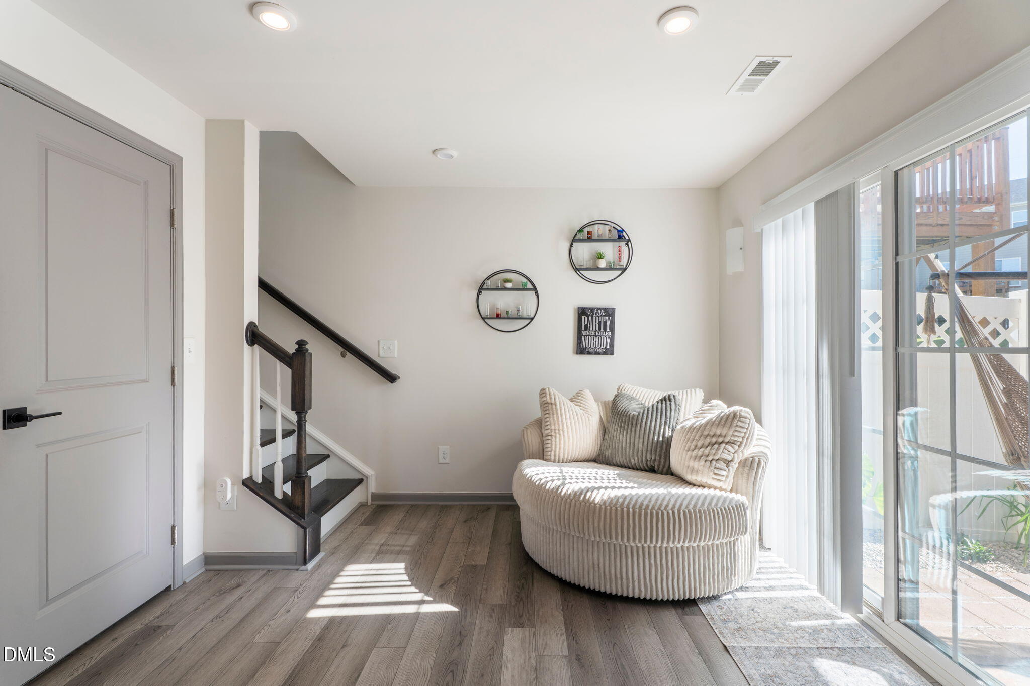 408 Cross Country Way Property Photo 7