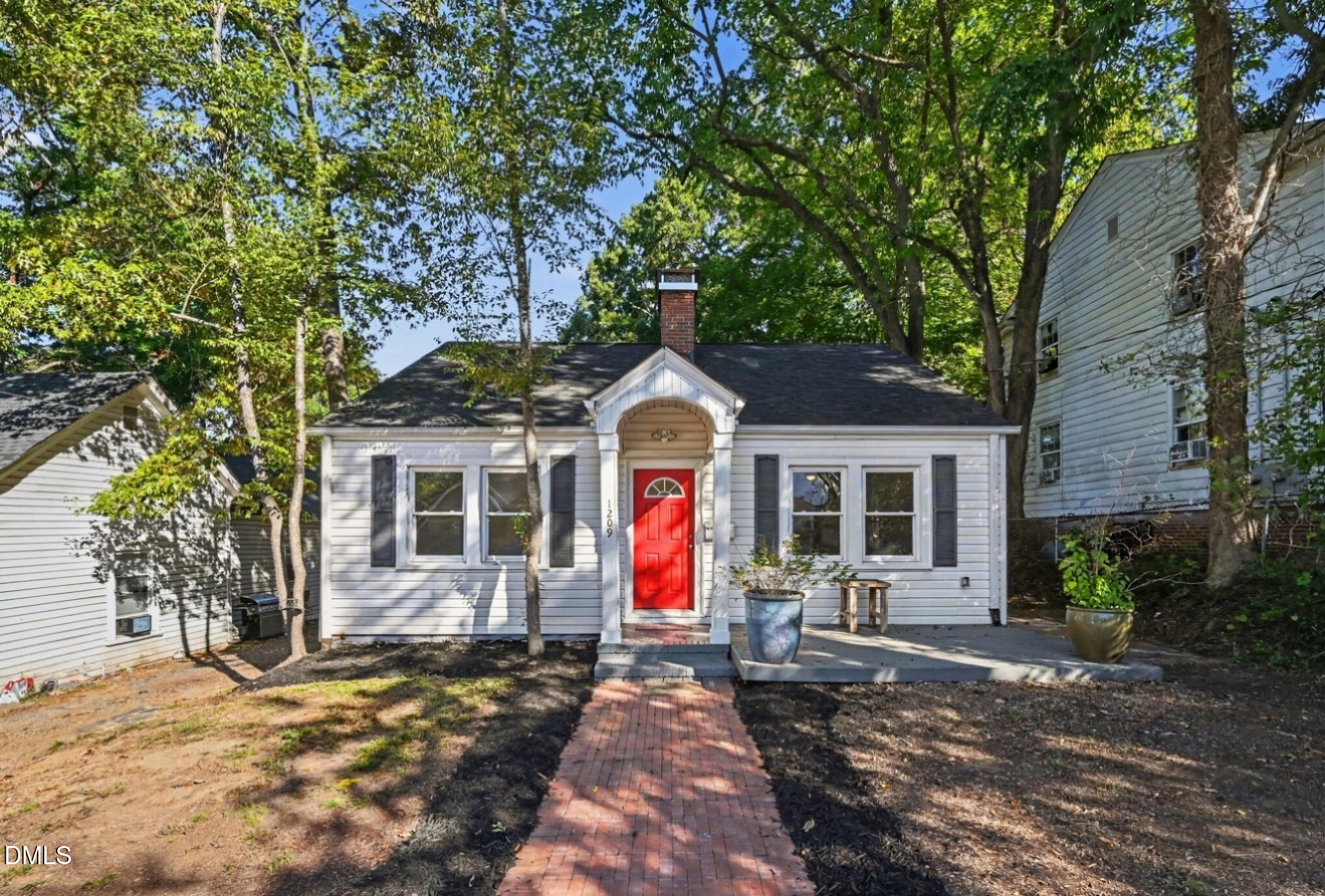 1209 Eva Street Property Photo 1