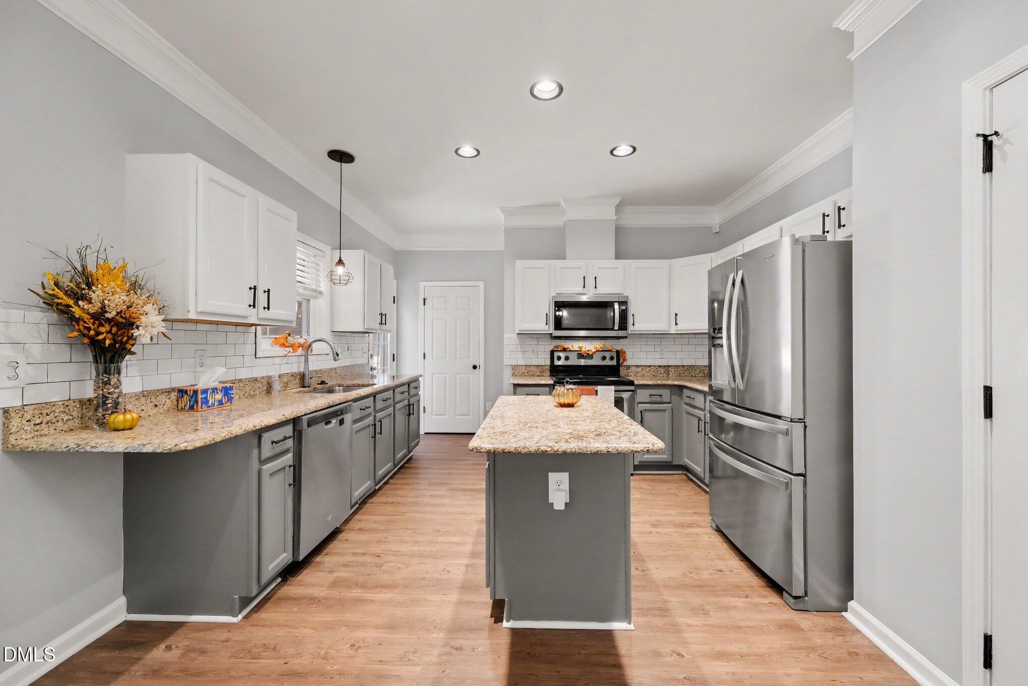 705 Seastone Street Property Photo 11