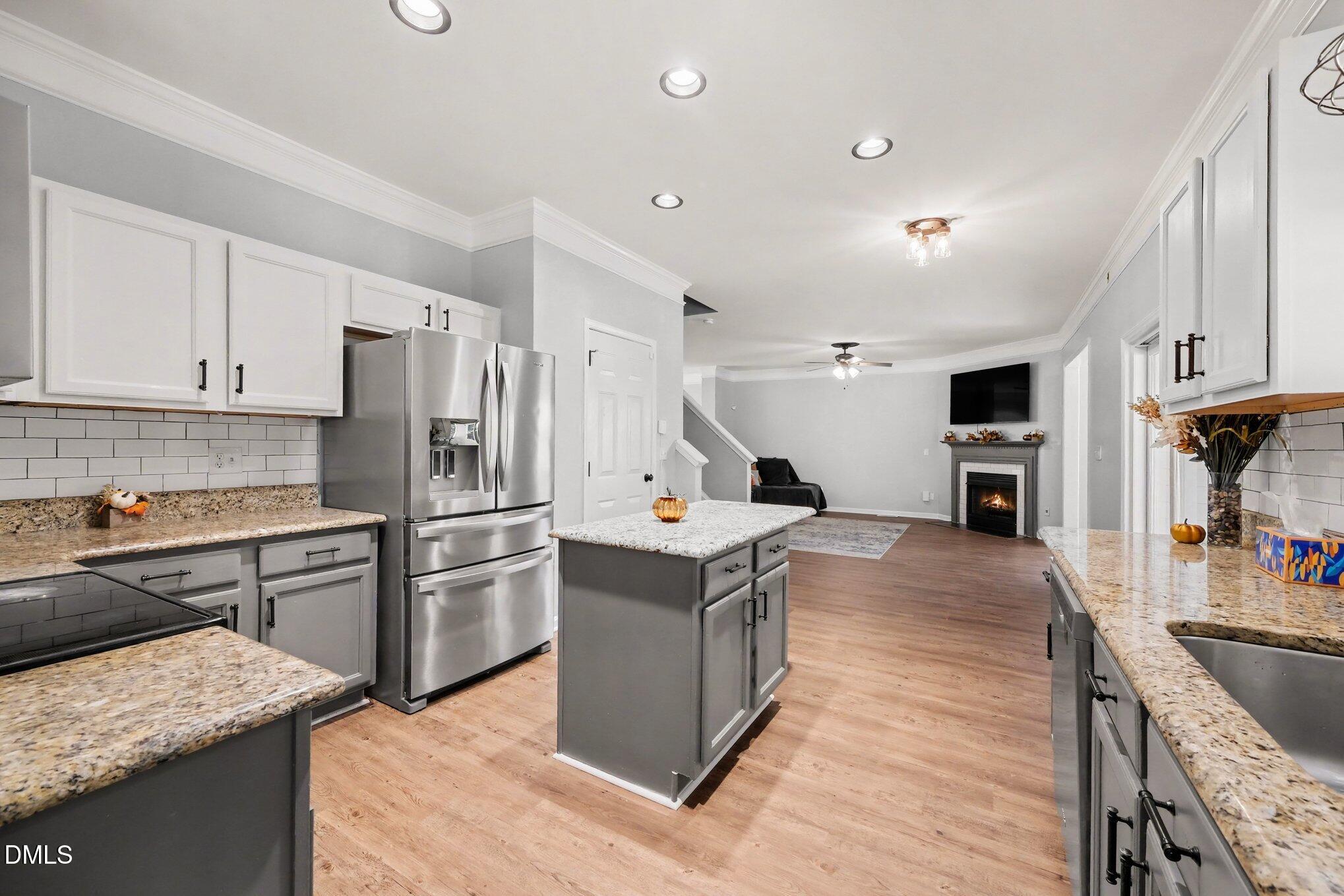 705 Seastone Street Property Photo 12