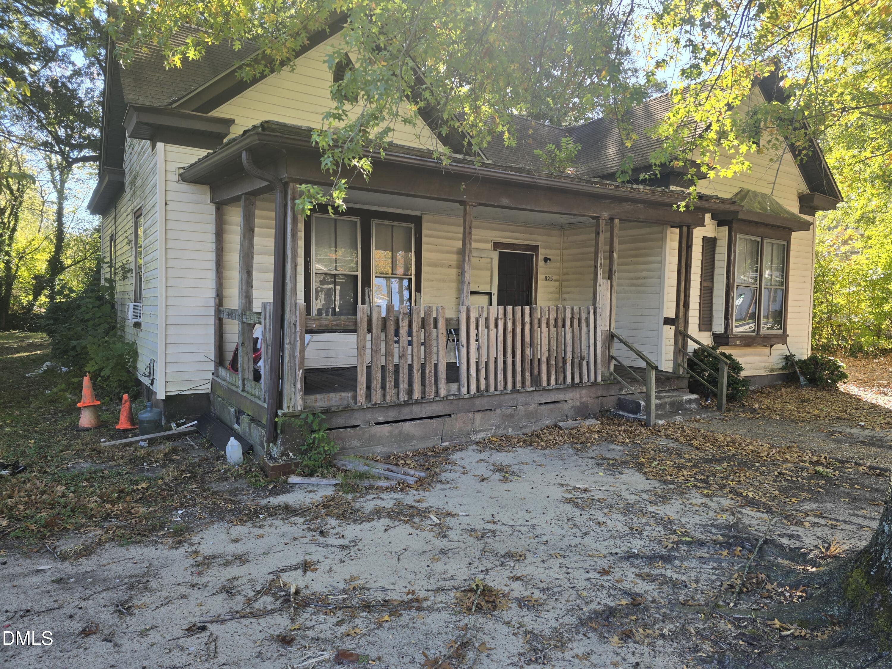 825 Nicholas Street Property Photo 1