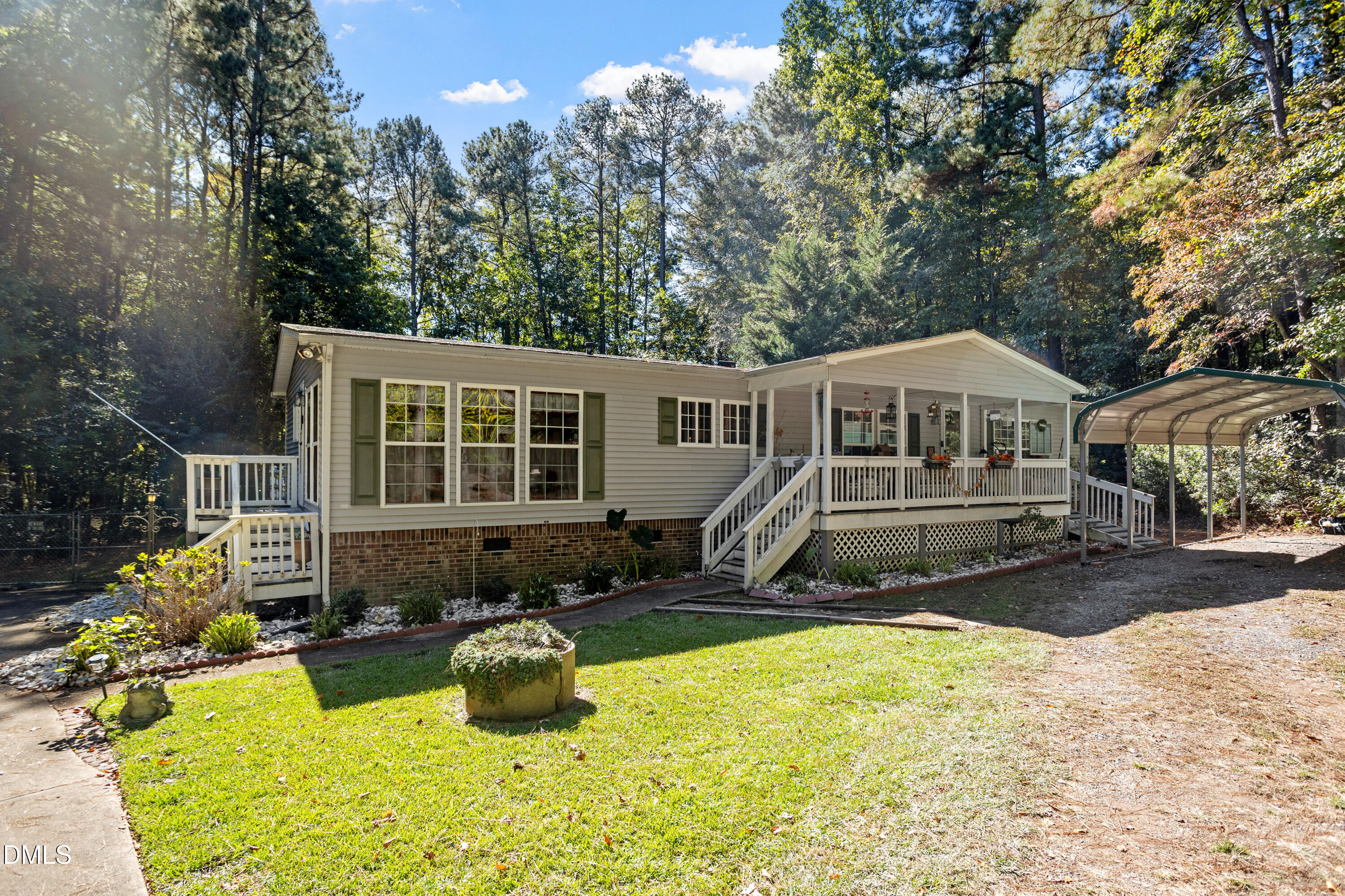 90 Poplar Creek Drive Property Photo 1
