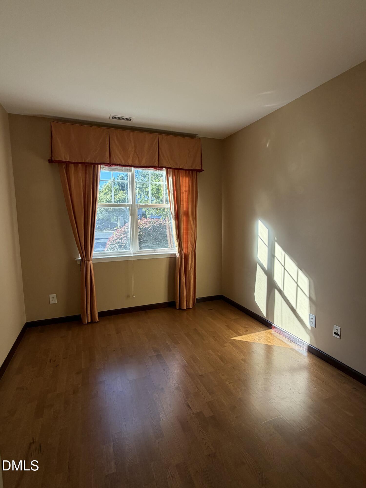 8502 Pillar Gate Lane Property Photo 5
