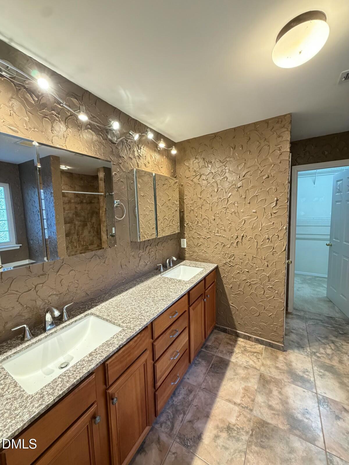 8502 Pillar Gate Lane Property Photo 11