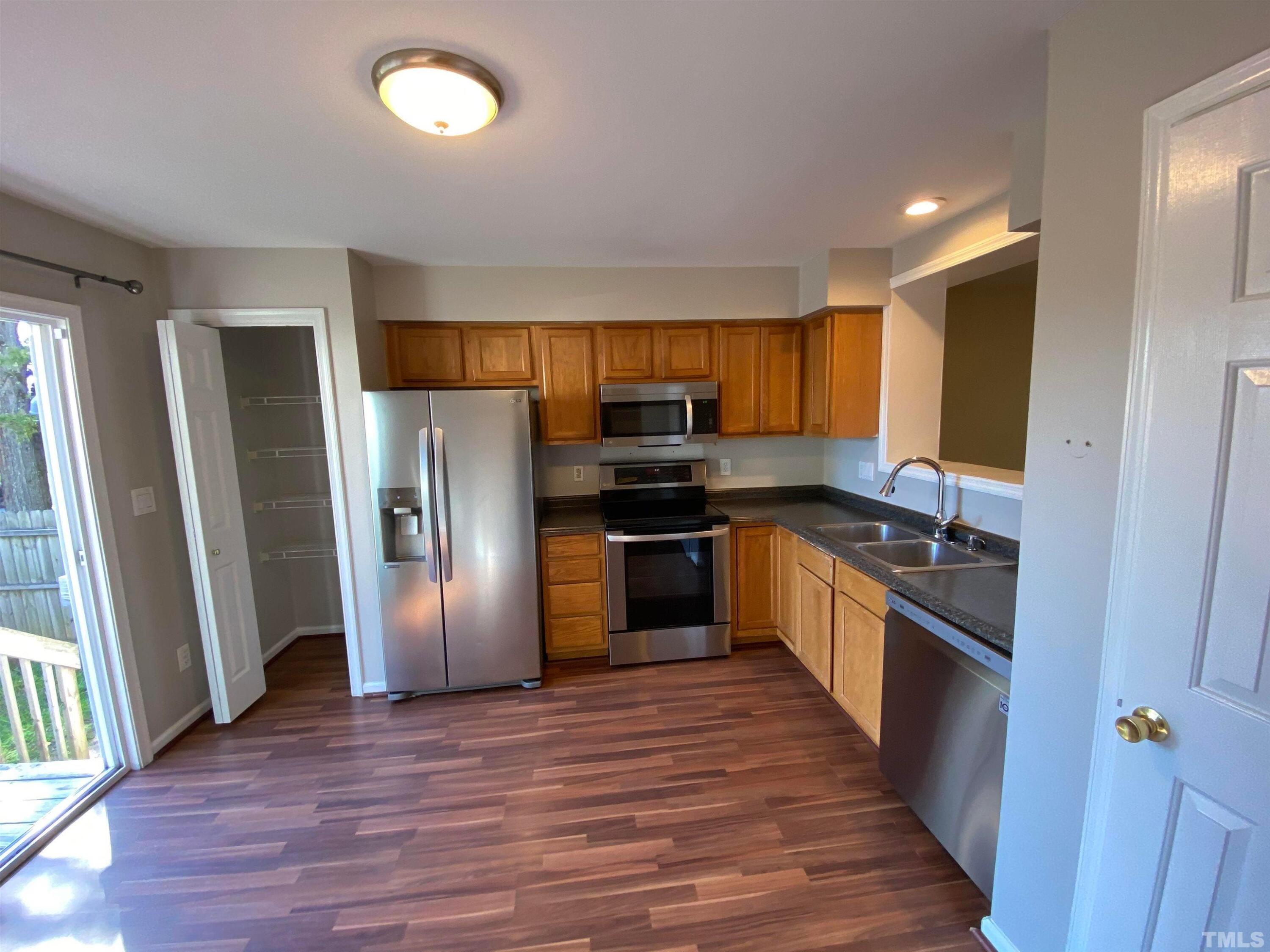 327 W Trinity Avenue Property Photo 6
