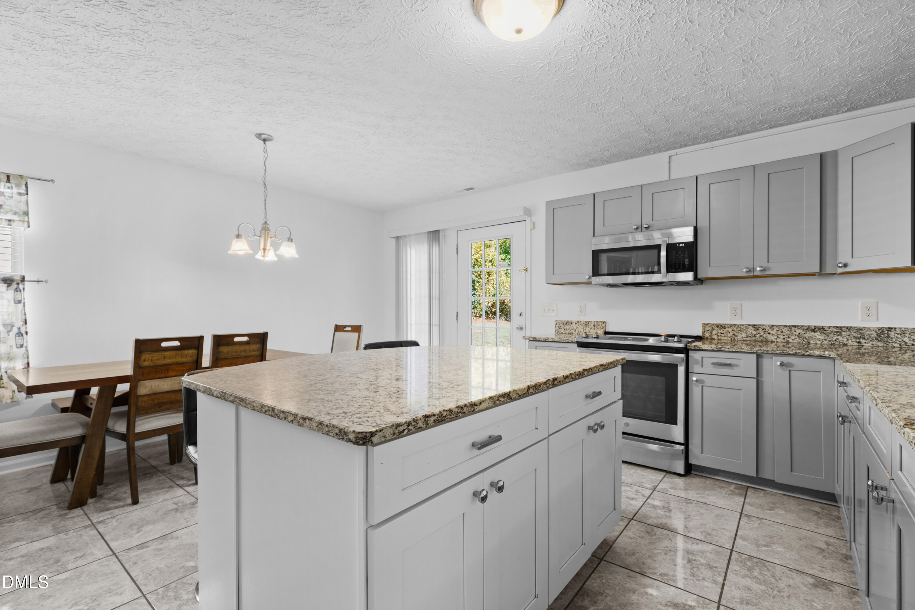 19 Redstone Court Property Photo 7