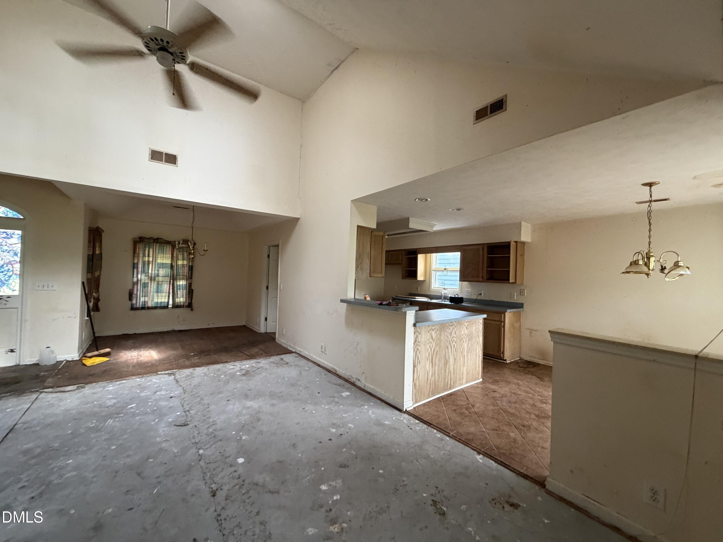 9 Gate 10 Property Photo 7