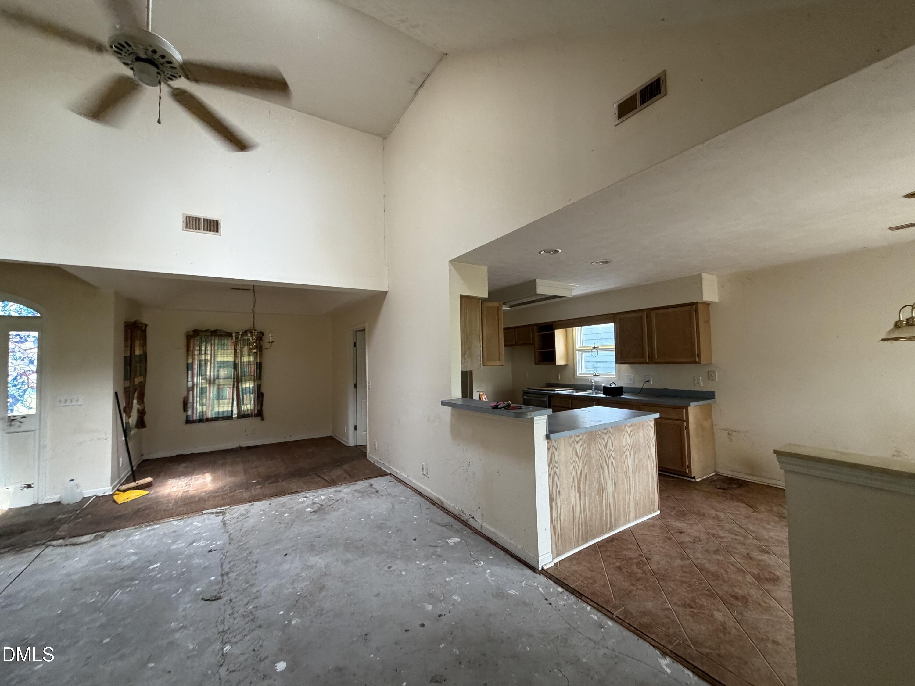 9 Gate 10 Property Photo 39