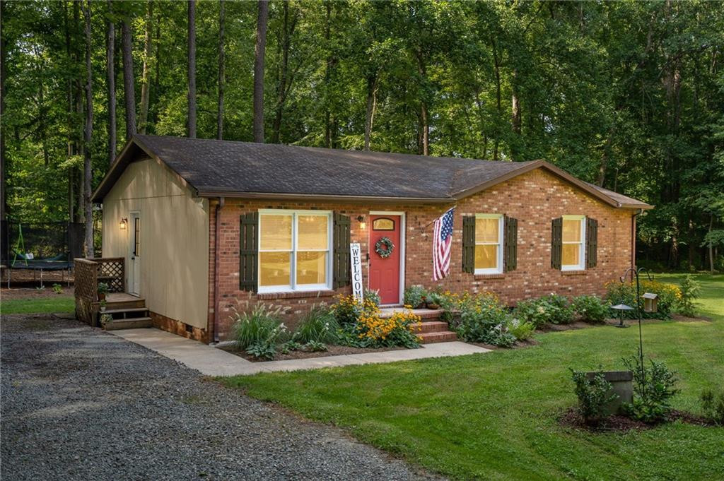 5402 Newland Drive Property Photo 1