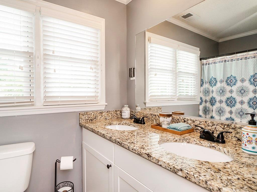 526 Johnson Avenue Property Photo 3