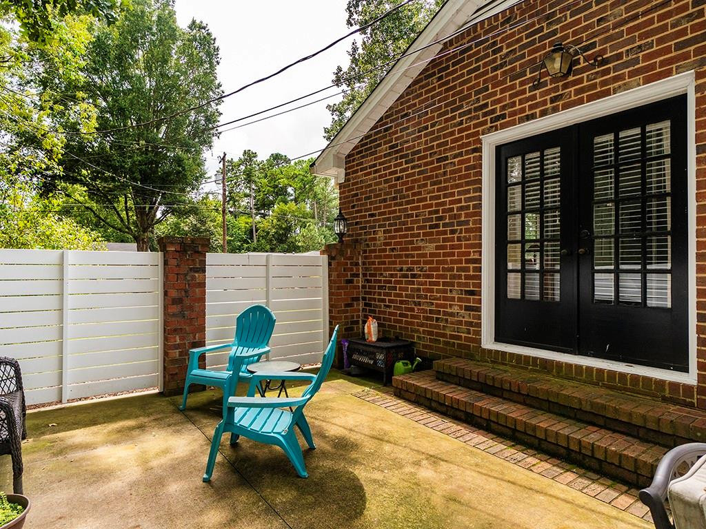 526 Johnson Avenue Property Photo 8