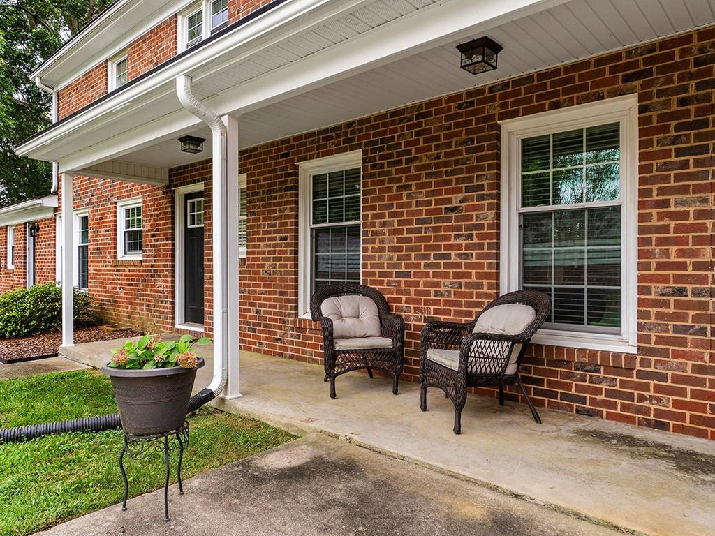 526 Johnson Avenue Property Photo 10