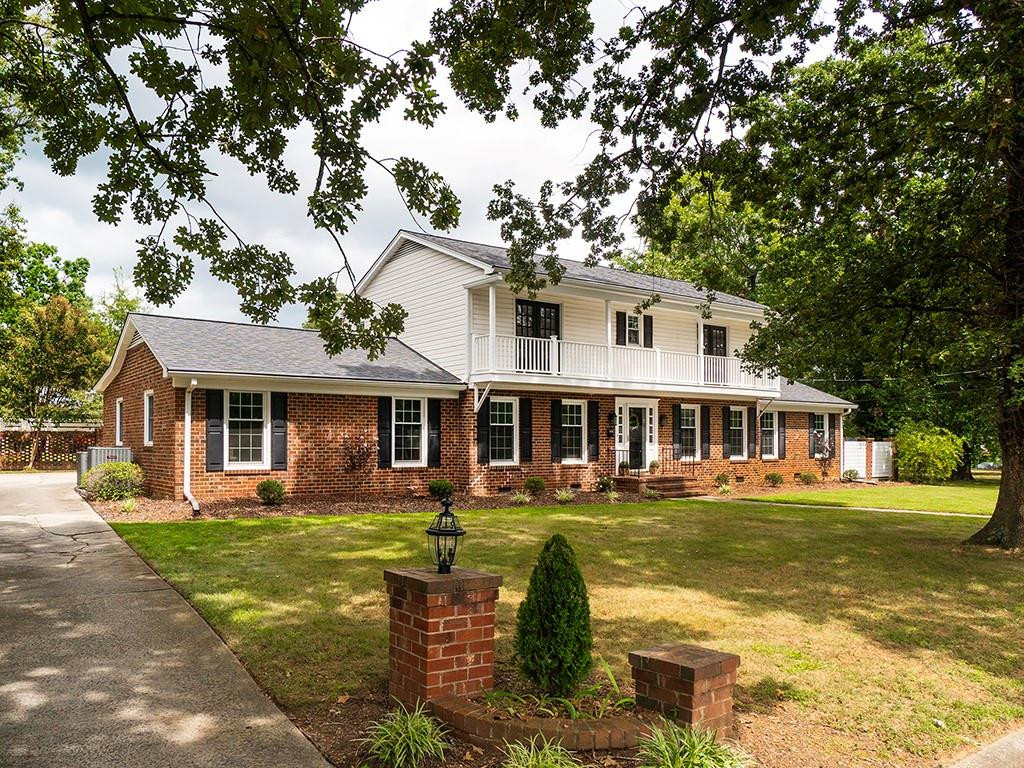 526 Johnson Avenue Property Photo 12
