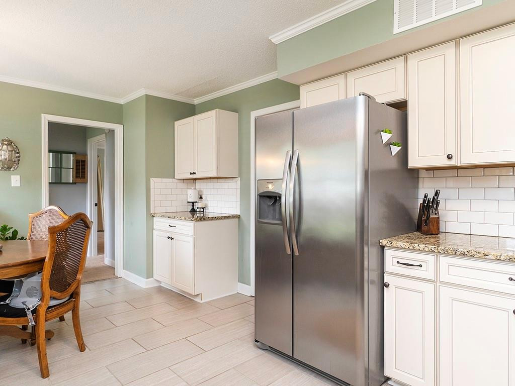 526 Johnson Avenue Property Photo 24