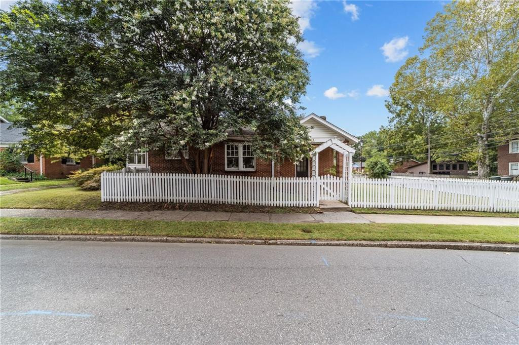 2321 Walker Avenue Property Photo 4