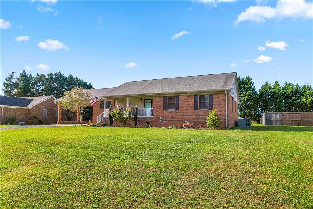 2048 Northcrest Drive Property Photo 3