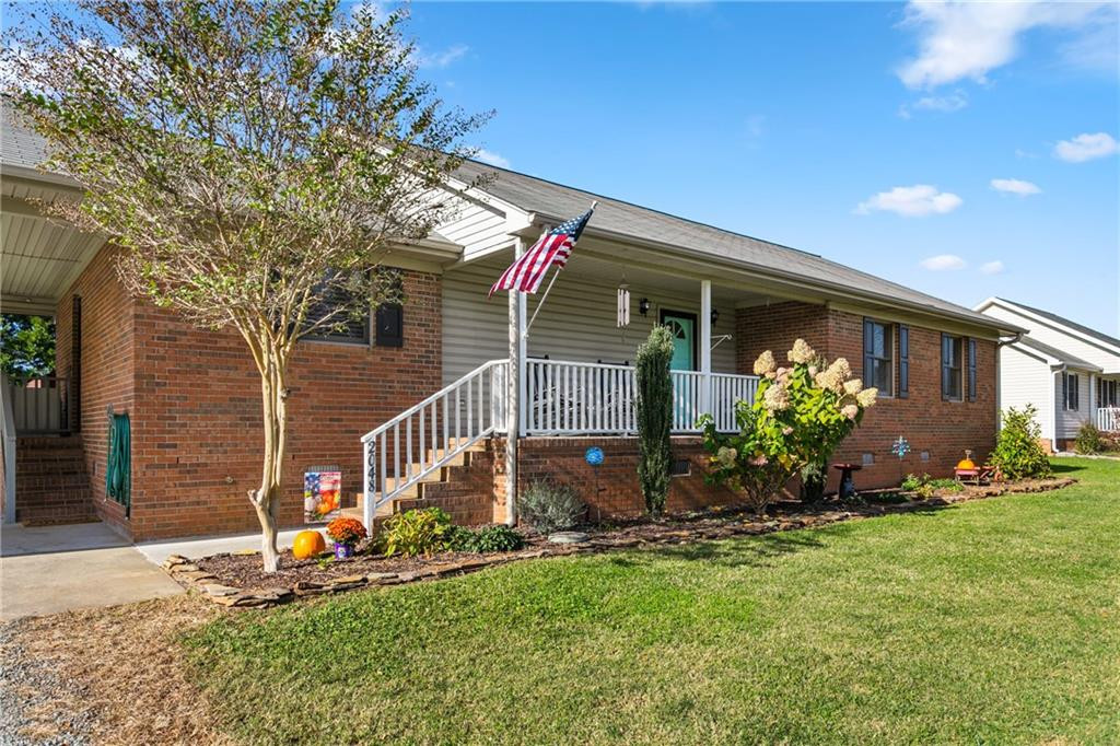 2048 Northcrest Drive Property Photo 4