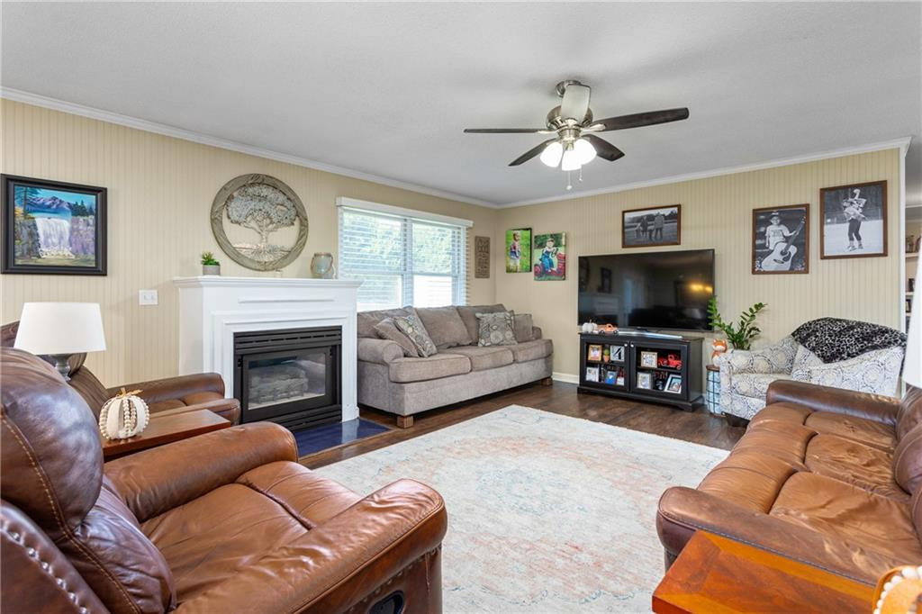 2048 Northcrest Drive Property Photo 7