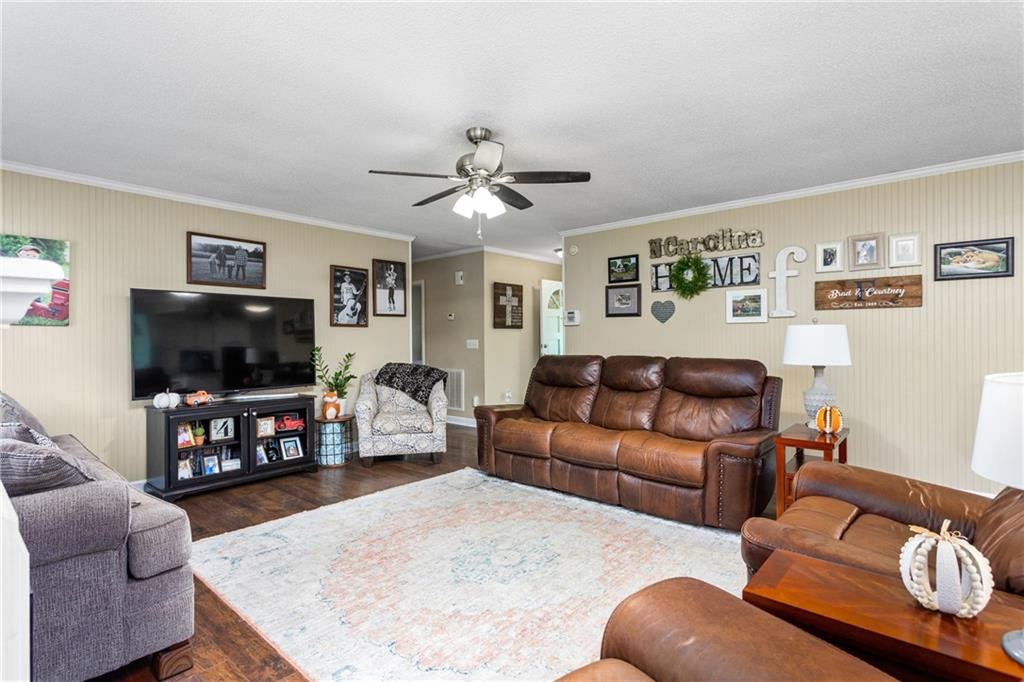 2048 Northcrest Drive Property Photo 8