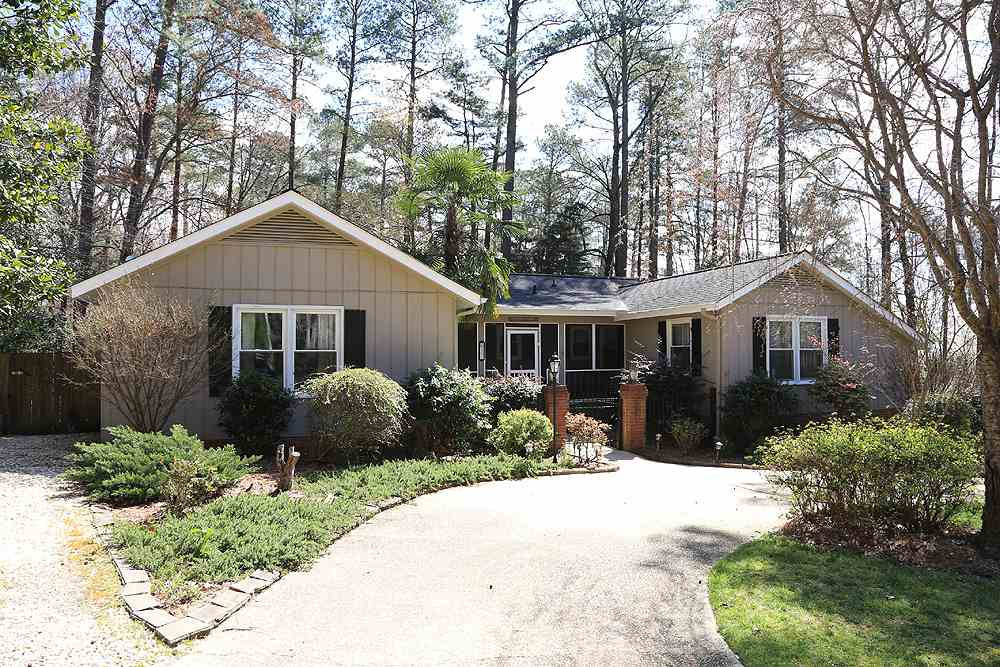 100 Oakwood Drive Property Photo 1