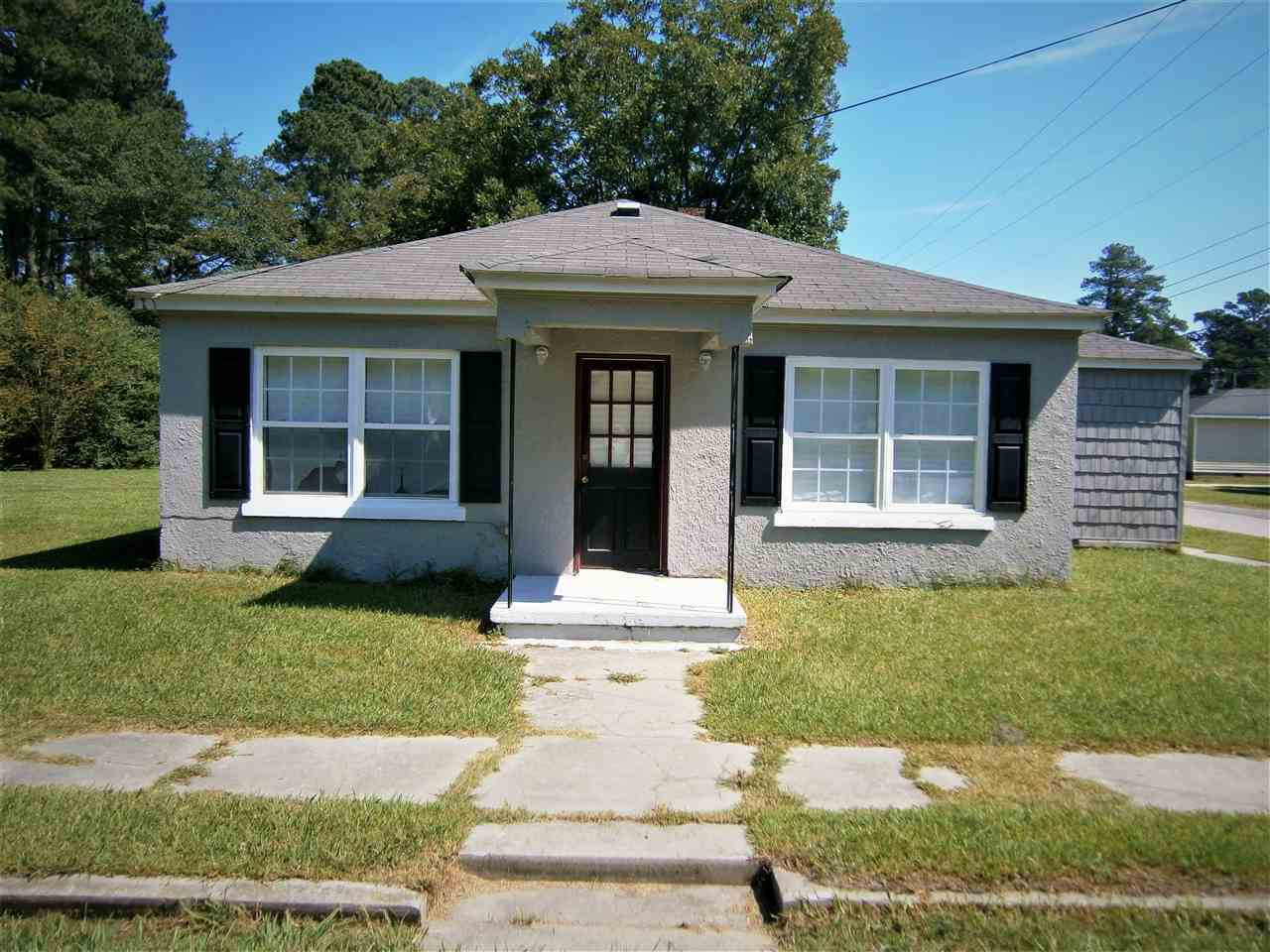 105 S Darden Street Property Photo 1