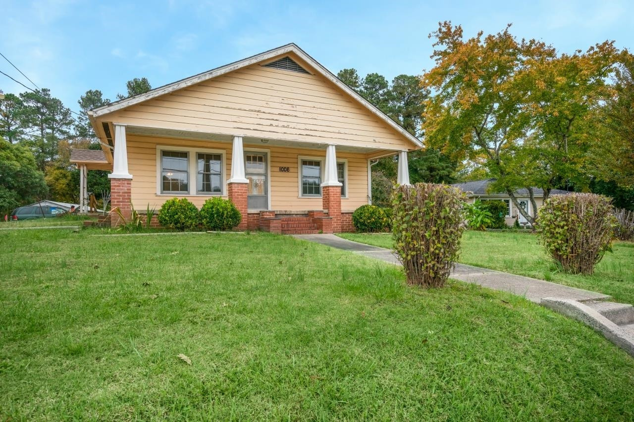 1006 Lynn Road Property Photo 1