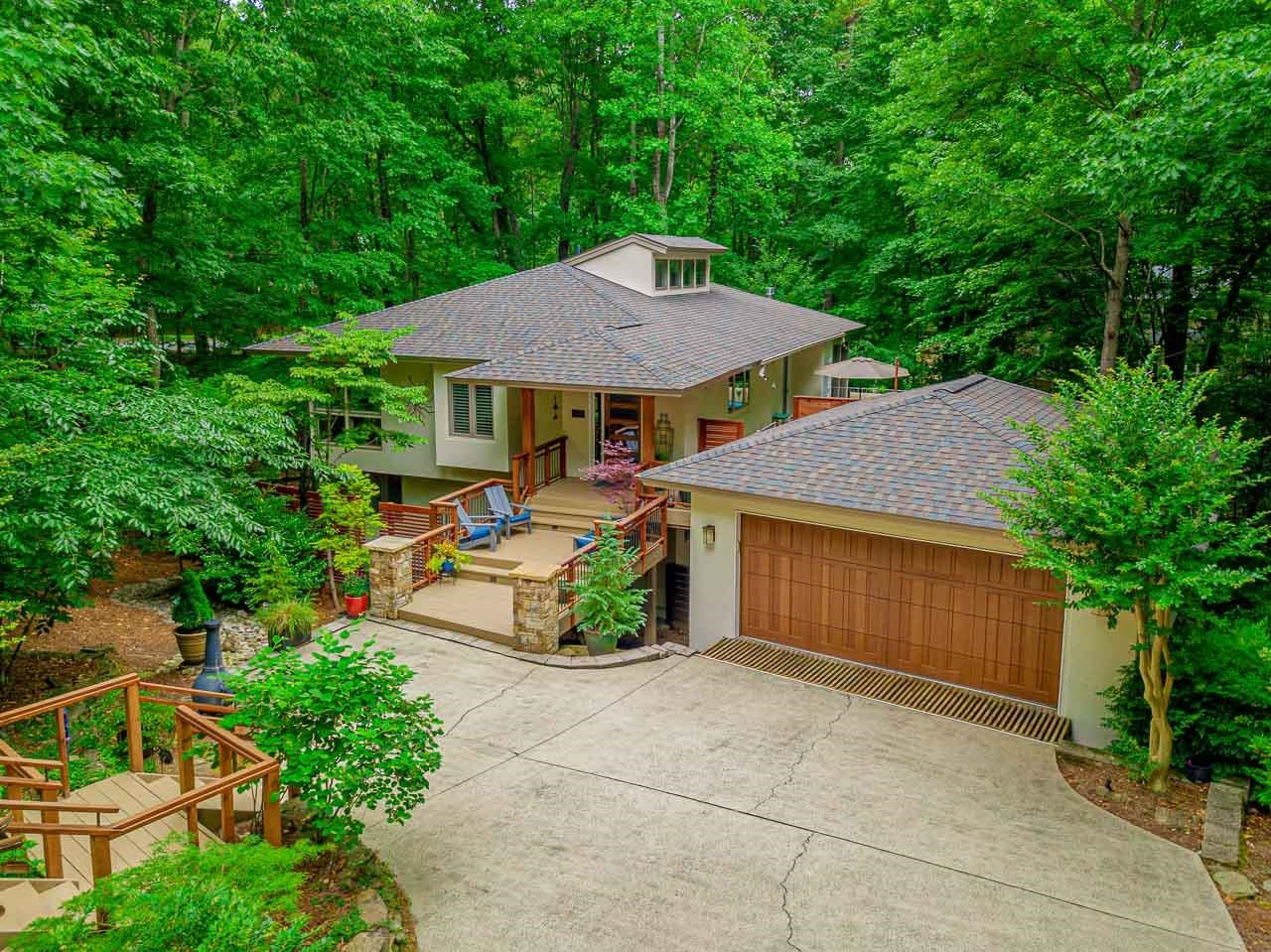636 Kensington Drive Property Photo 1