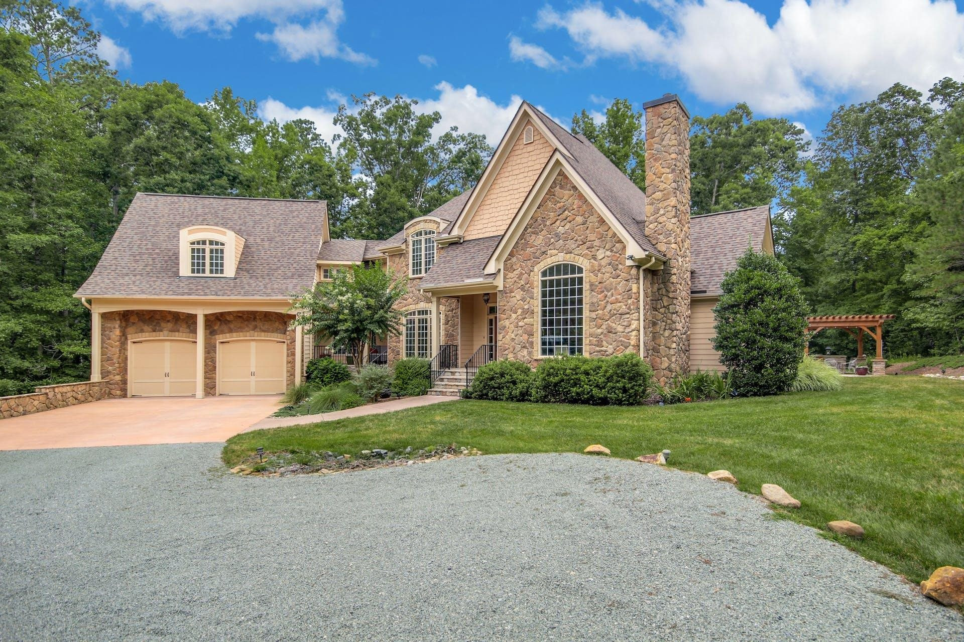 585 Cedar Grove Drive Property Photo 1
