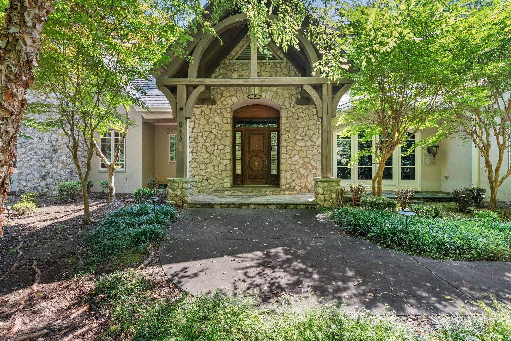 550 Deepwood Drive Property Photo 1