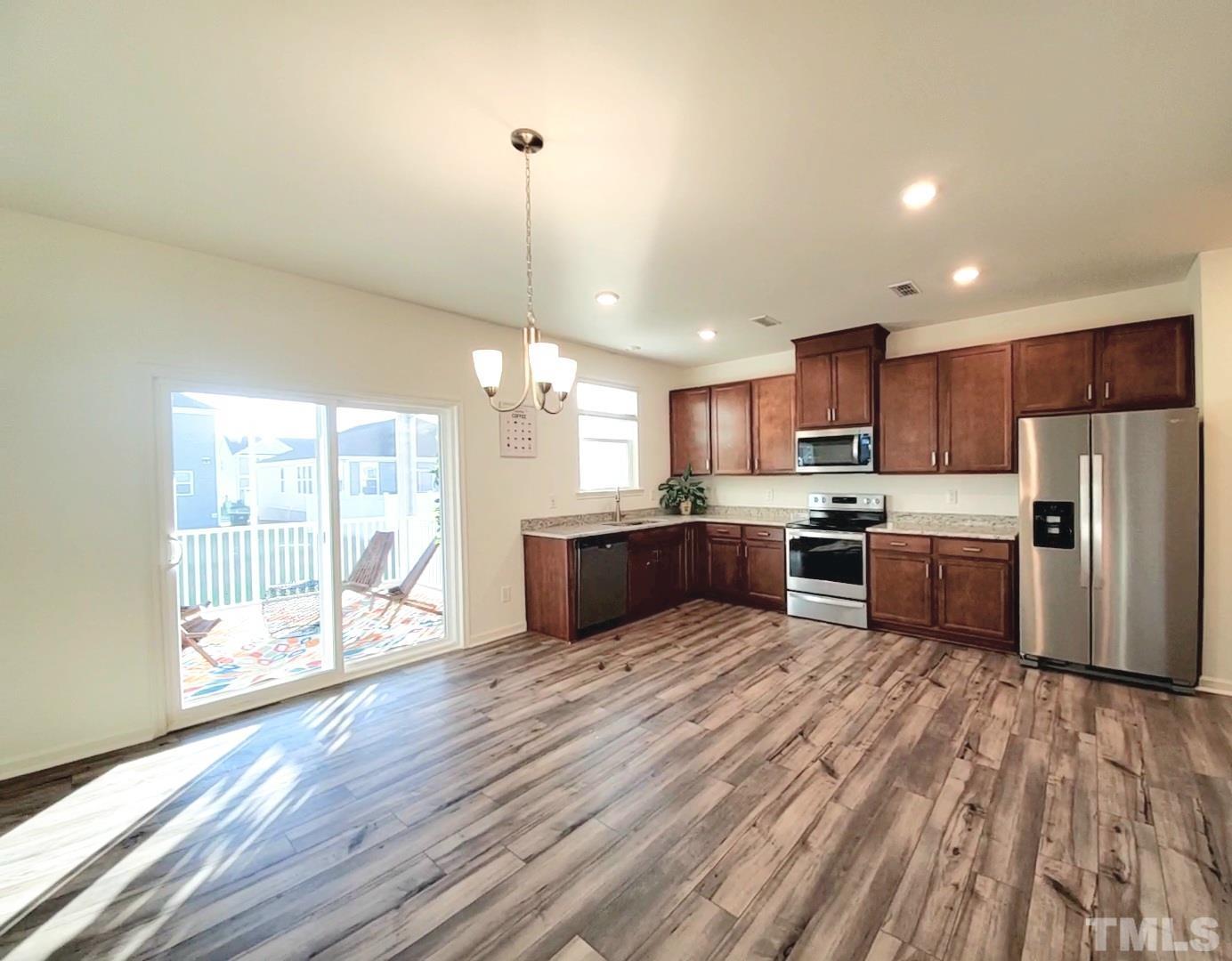 836 Emmer Street Property Photo 4